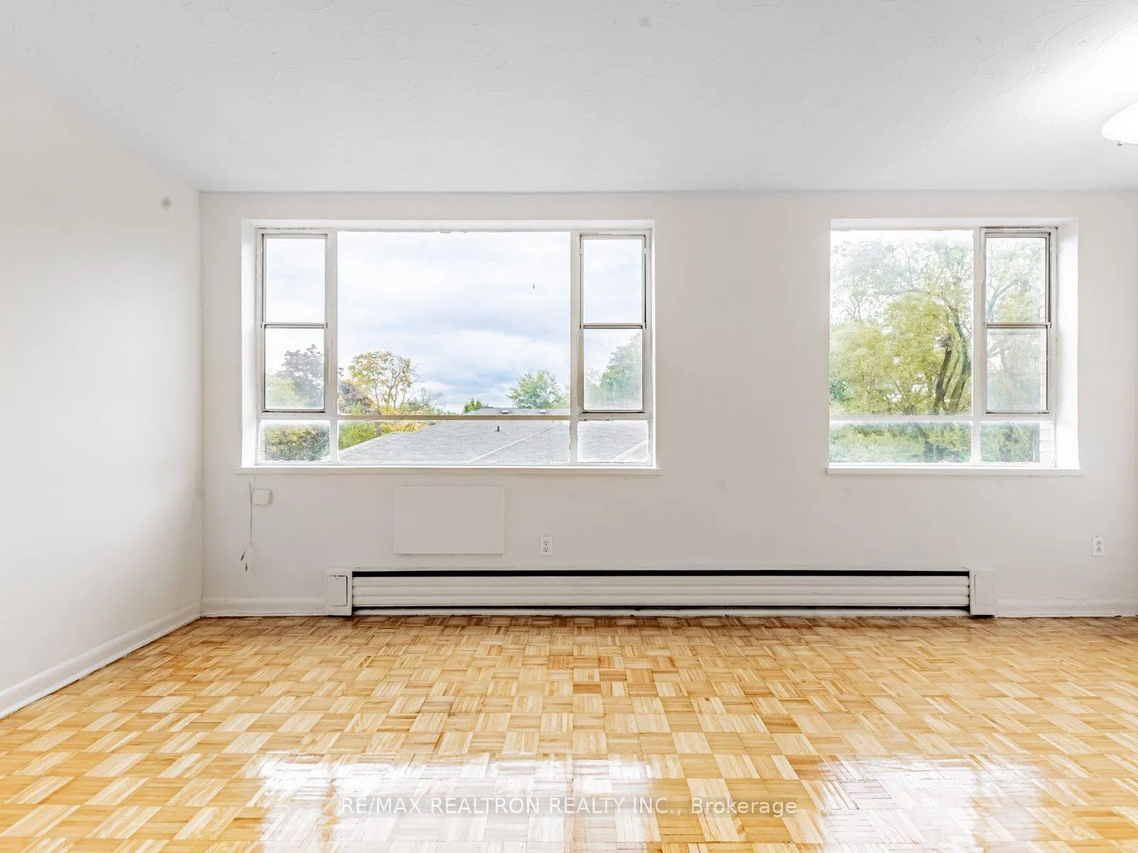 Front of Unit 101, 2895 Bathurst Street