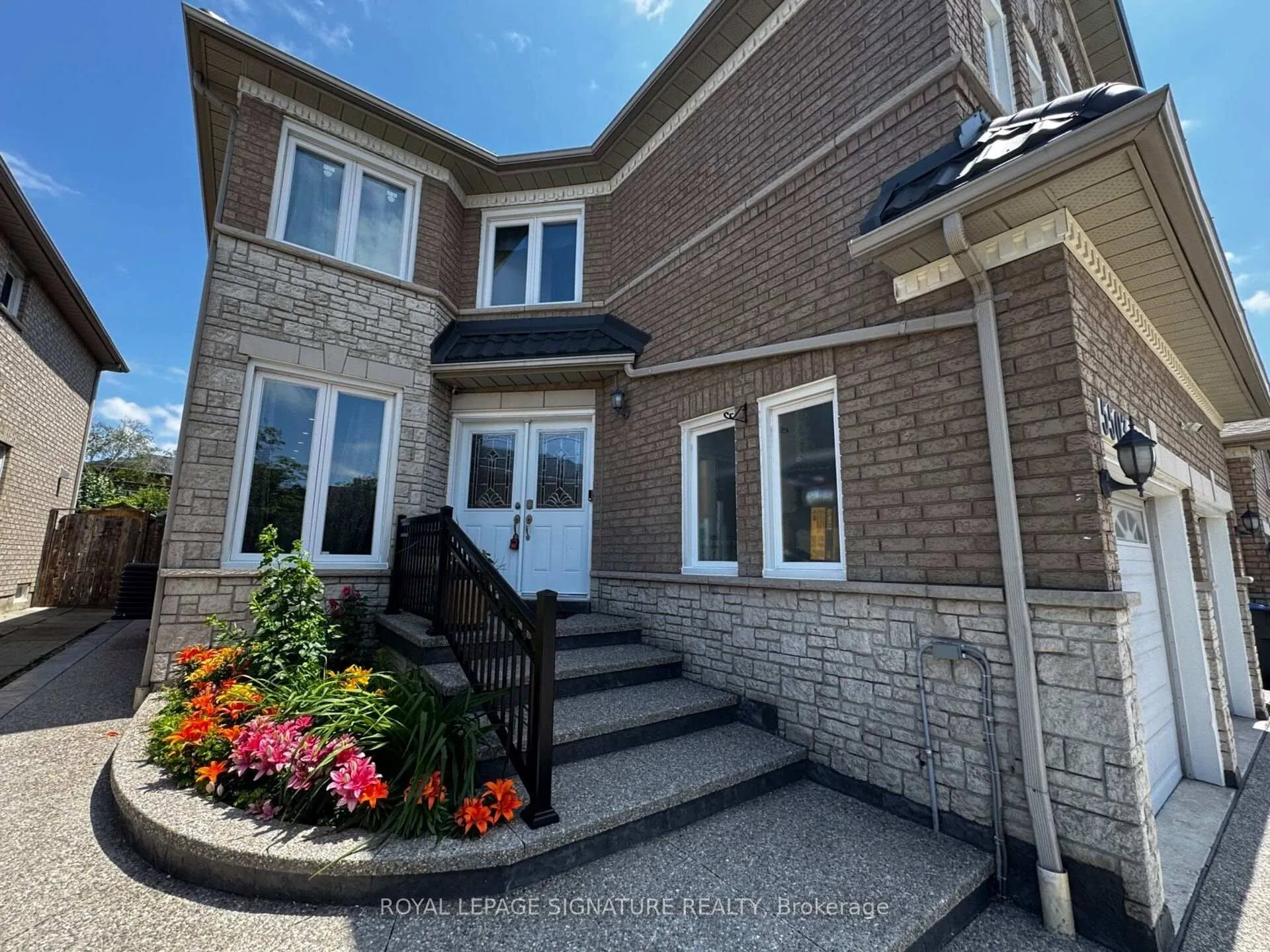Front of 5503 Landsborough Avenue