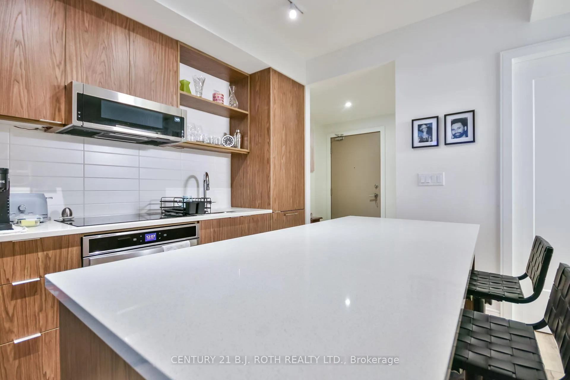 Photo 10 of Unit 409, 185 Dunlop Street E, Barrie, Lakeshore — HOMEH