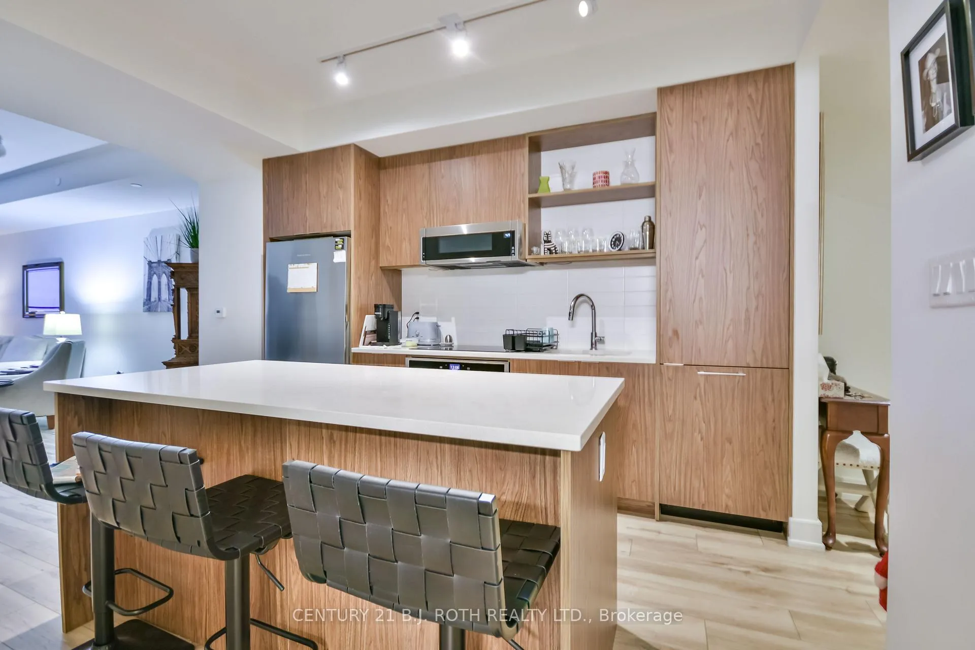Photo 11 of Unit 409, 185 Dunlop Street E, Barrie, Lakeshore — HOMEH