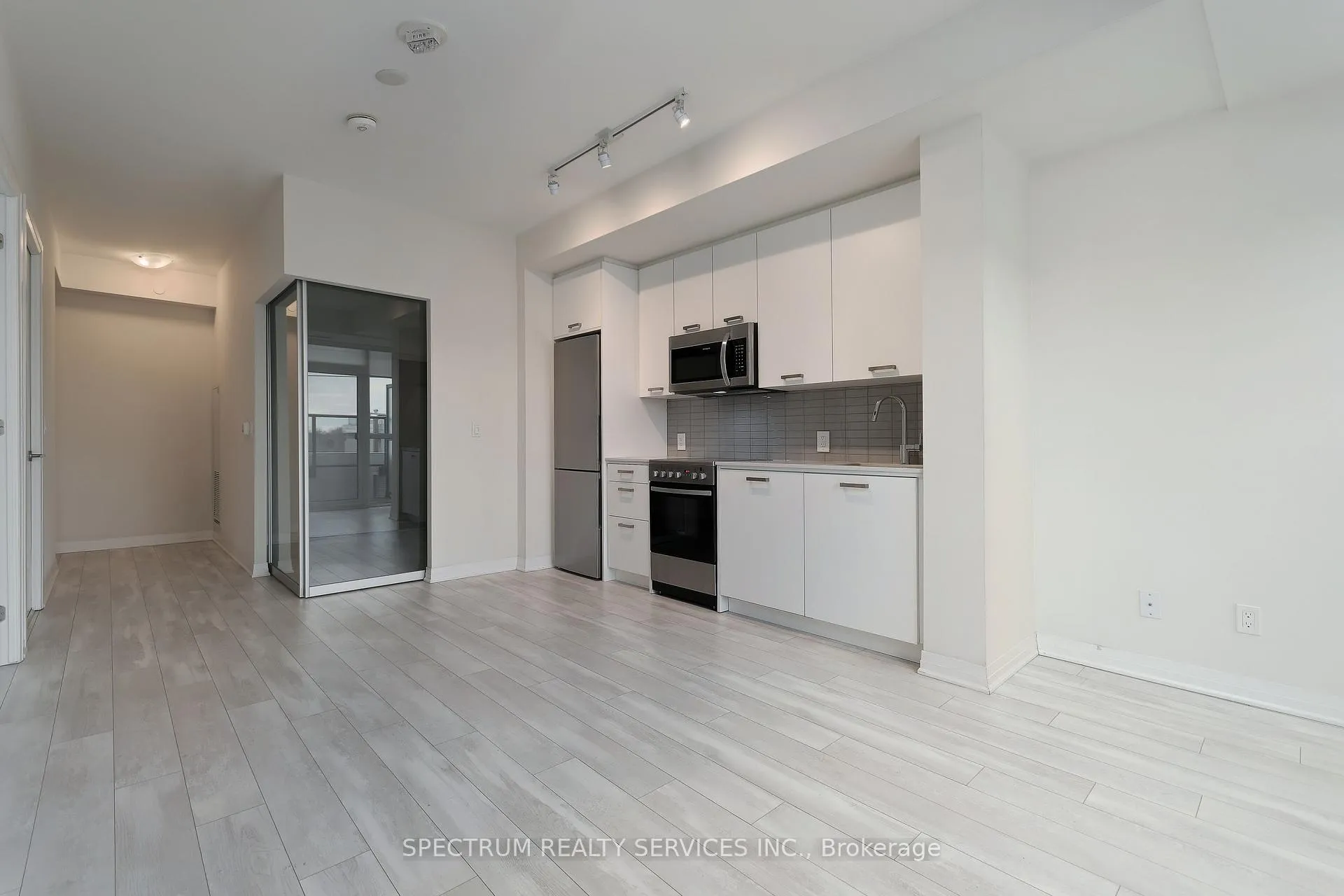 Photo 7 of Unit 409, 1630 Queen Street E, Toronto, The Beaches — HOMEH