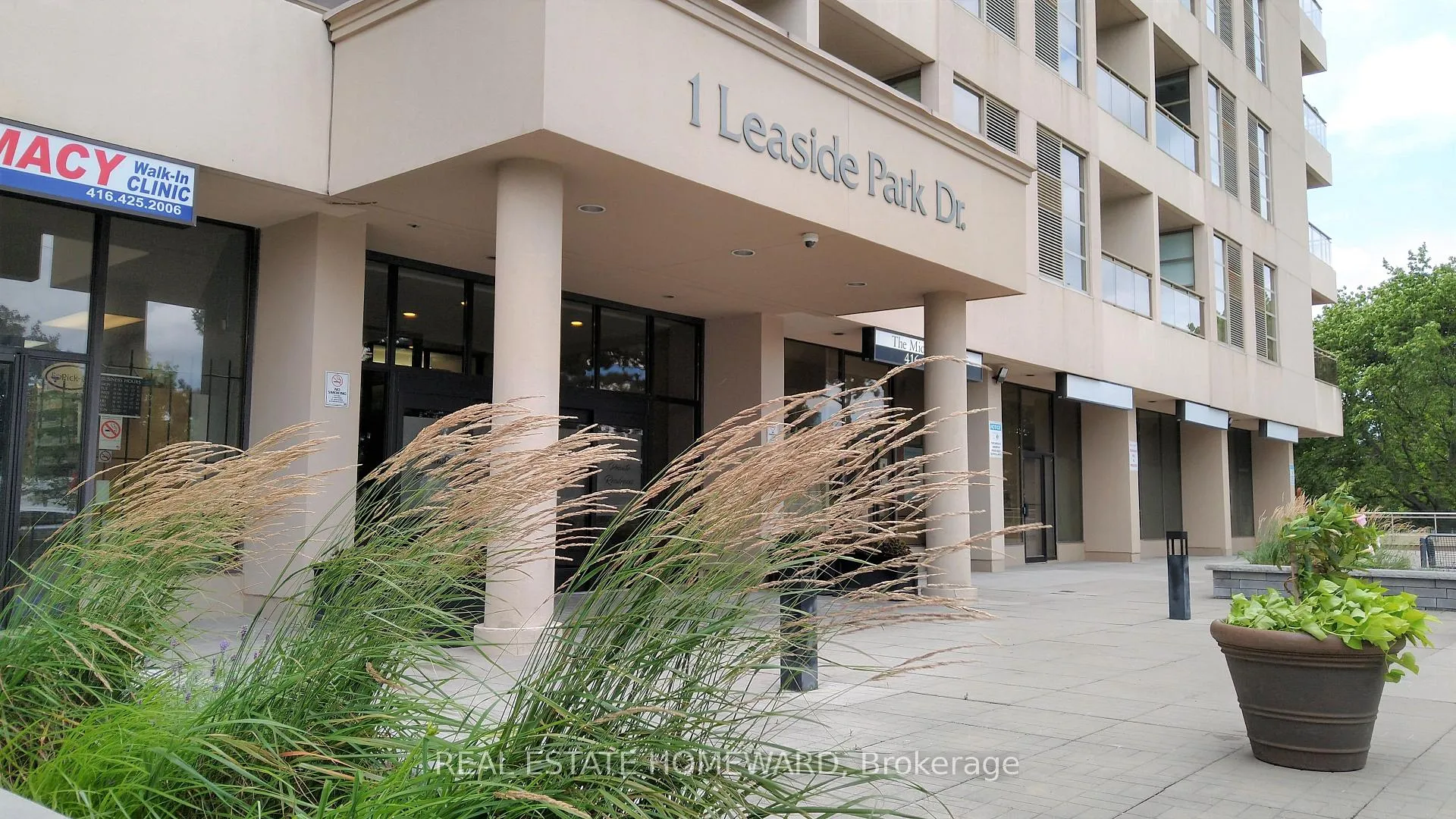 Front of Unit 417, 1 Leaside Park Drive