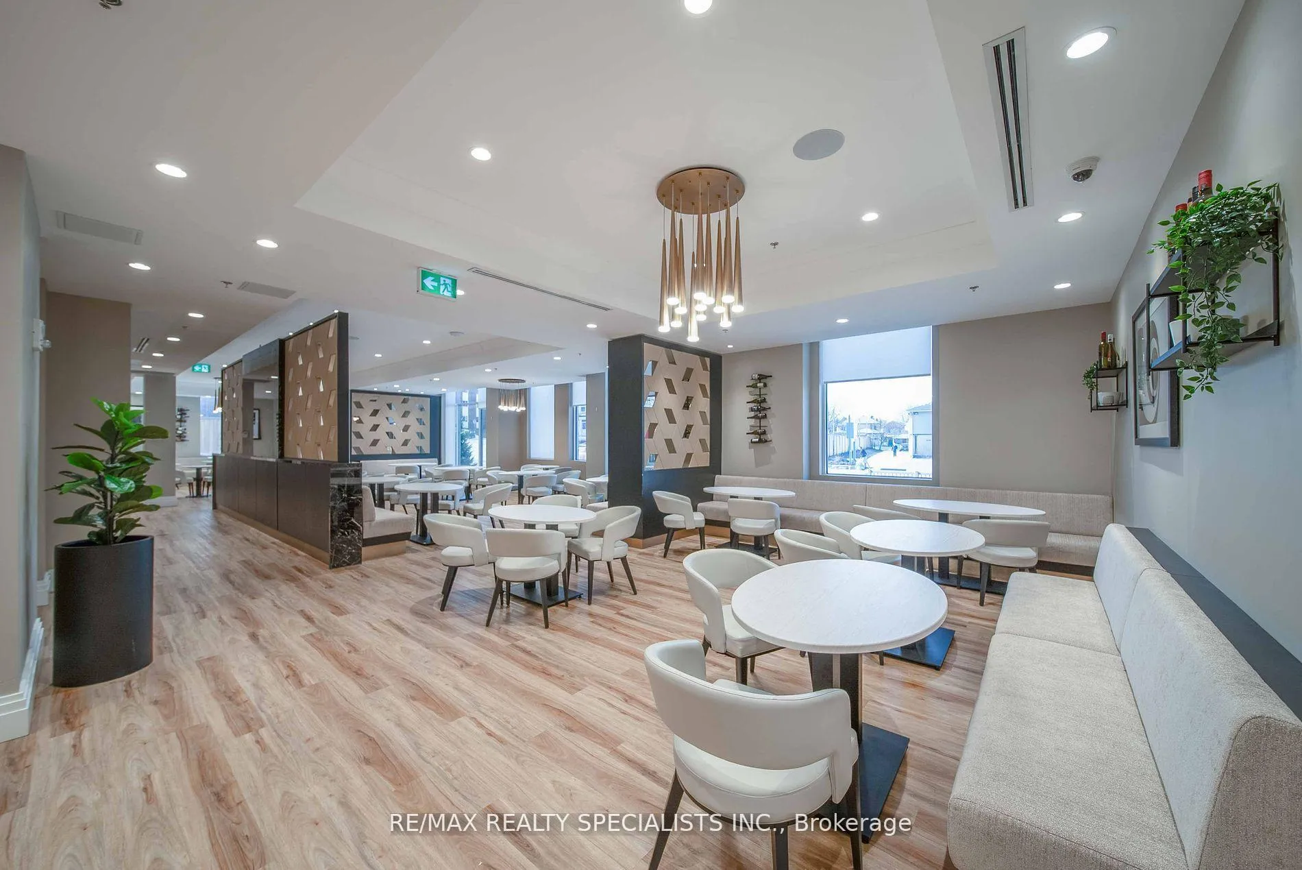 Photo 5 of Unit Restaurant, 5698 Main Street, Niagara Falls, Hospital — HOMEH