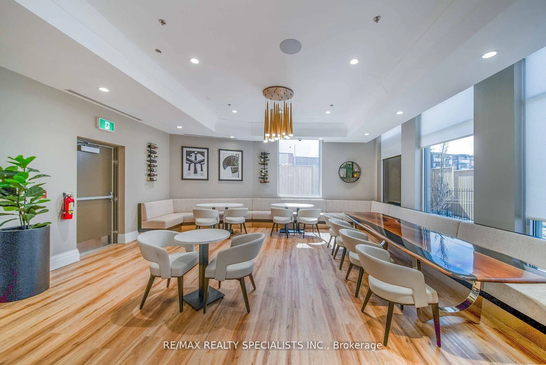 Photo 8 of Unit Restaurant, 5698 Main Street, Niagara Falls, Hospital — HOMEH