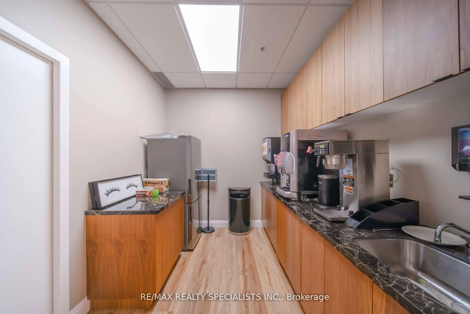 Photo 10 of Unit Restaurant, 5698 Main Street, Niagara Falls, Hospital — HOMEH