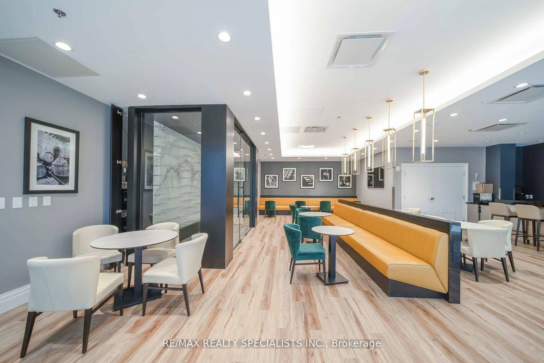 Photo 12 of Unit Restaurant, 5698 Main Street, Niagara Falls, Hospital — HOMEH