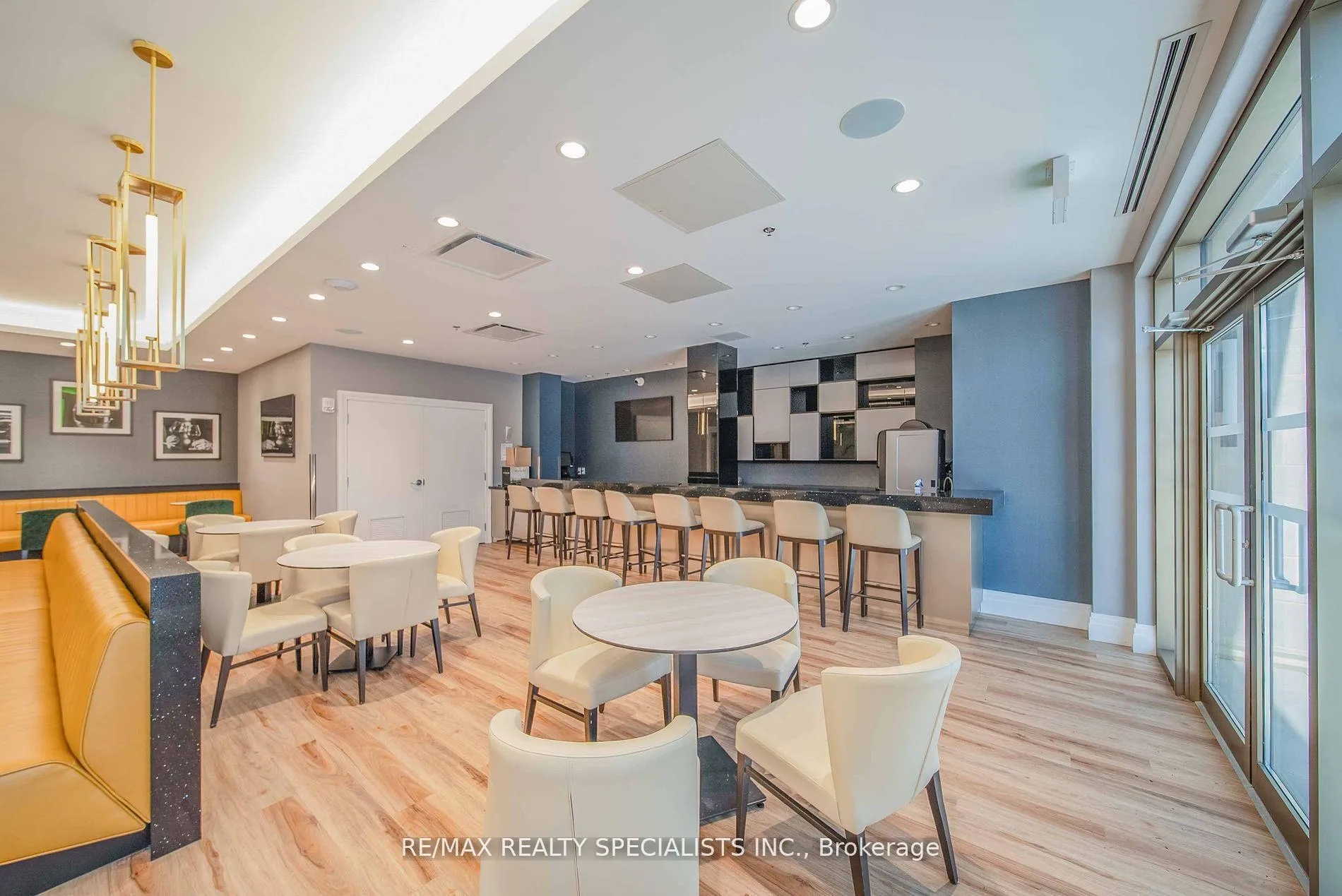 Photo 13 of Unit Restaurant, 5698 Main Street, Niagara Falls, Hospital — HOMEH