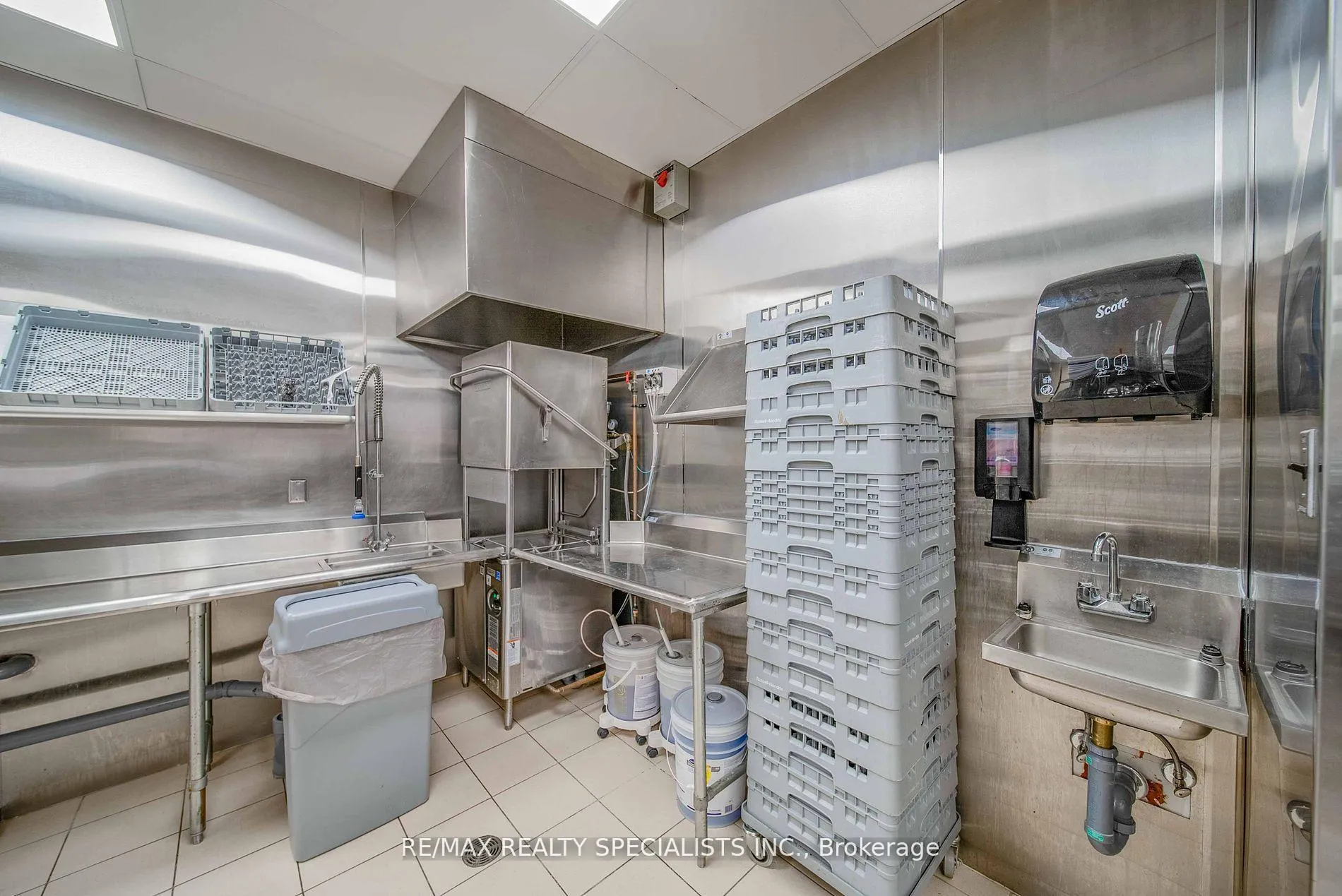 Photo 25 of Unit Restaurant, 5698 Main Street, Niagara Falls, Hospital — HOMEH