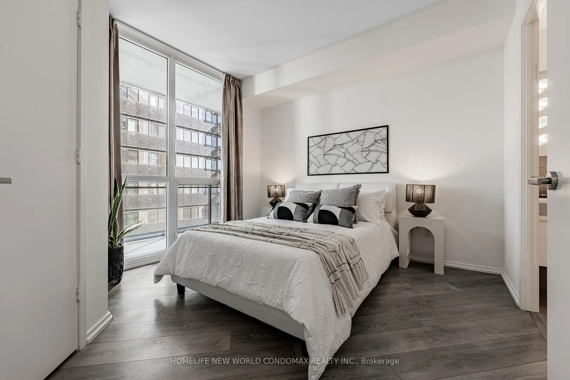 Photo 14 of Unit 5010, 45 Charles Street E, Toronto, Church-Yonge Corridor — HOMEH