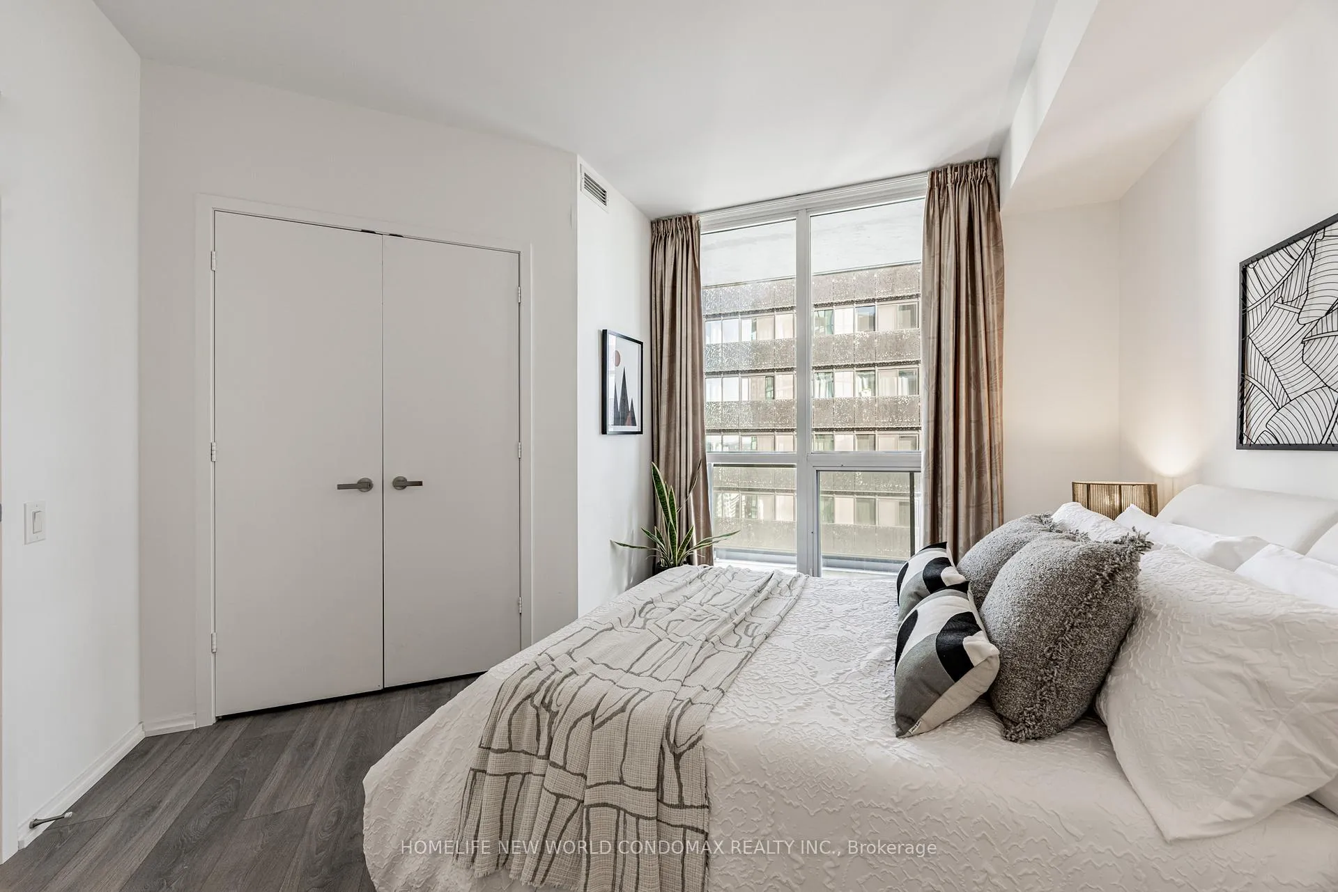 Photo 15 of Unit 5010, 45 Charles Street E, Toronto, Church-Yonge Corridor — HOMEH