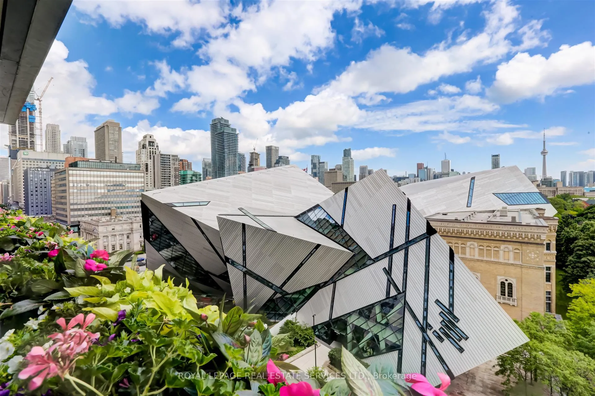 Photo 2 of Unit 902, 206 Bloor Street W, Toronto, The Annex — HOMEH