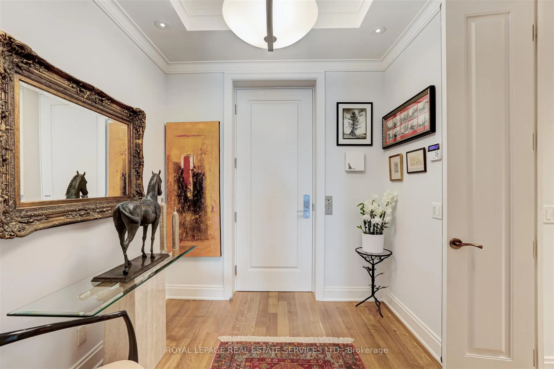 Photo 5 of Unit 902, 206 Bloor Street W, Toronto, The Annex — HOMEH