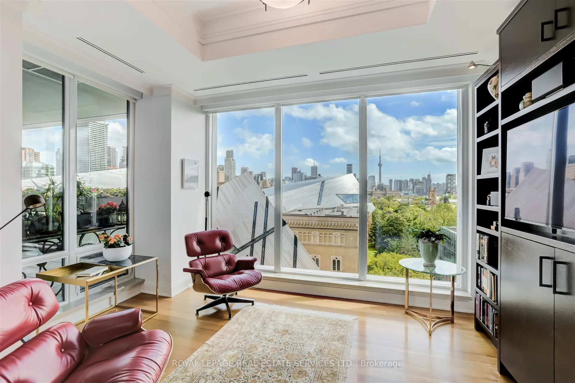 Photo 13 of Unit 902, 206 Bloor Street W, Toronto, The Annex — HOMEH