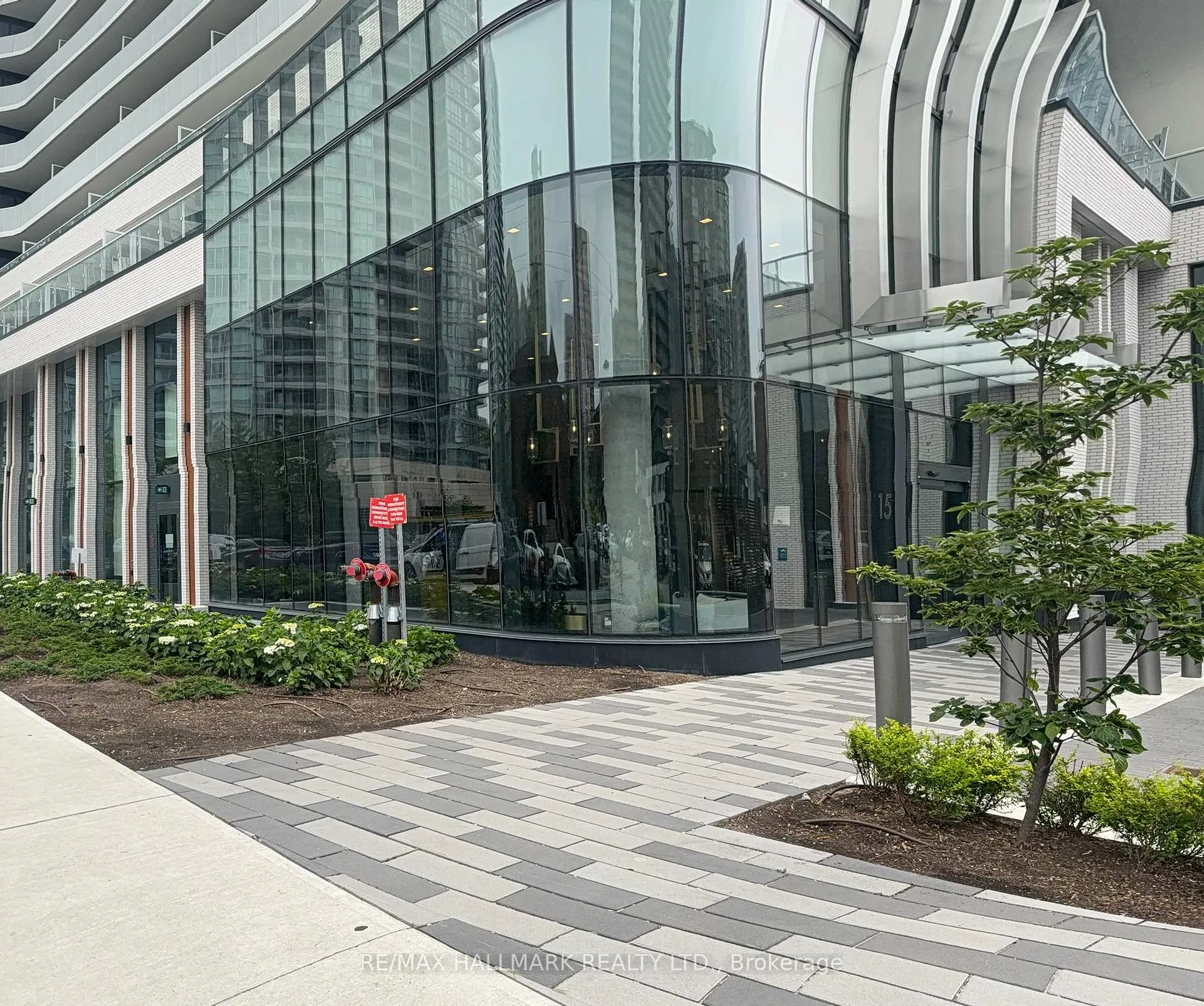 Front of Unit 407, 15 Holmes Avenue