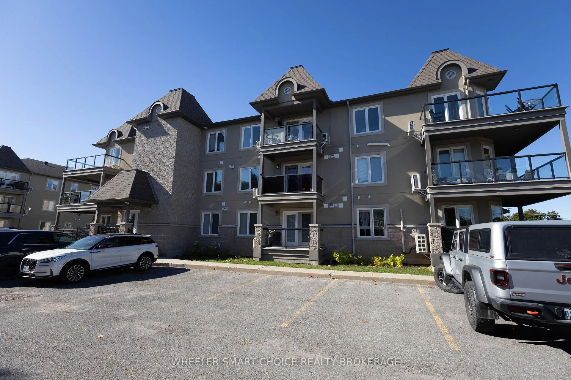 Front of Unit 206, 775 Brefeuf Street