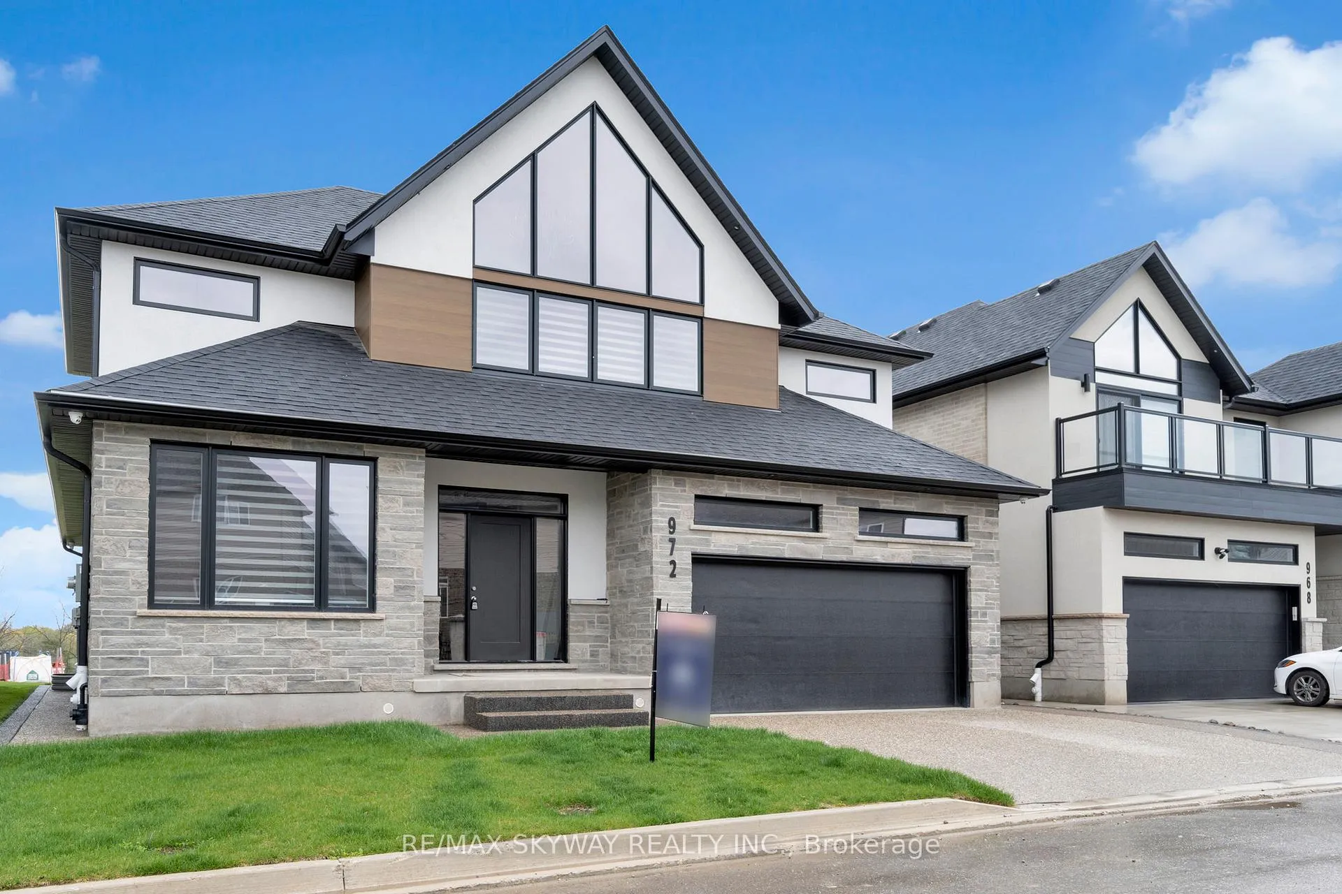 Photo 2 of Unit 18, 972 Stonecliffe Walk, Kitchener, Doon South — HOMEH