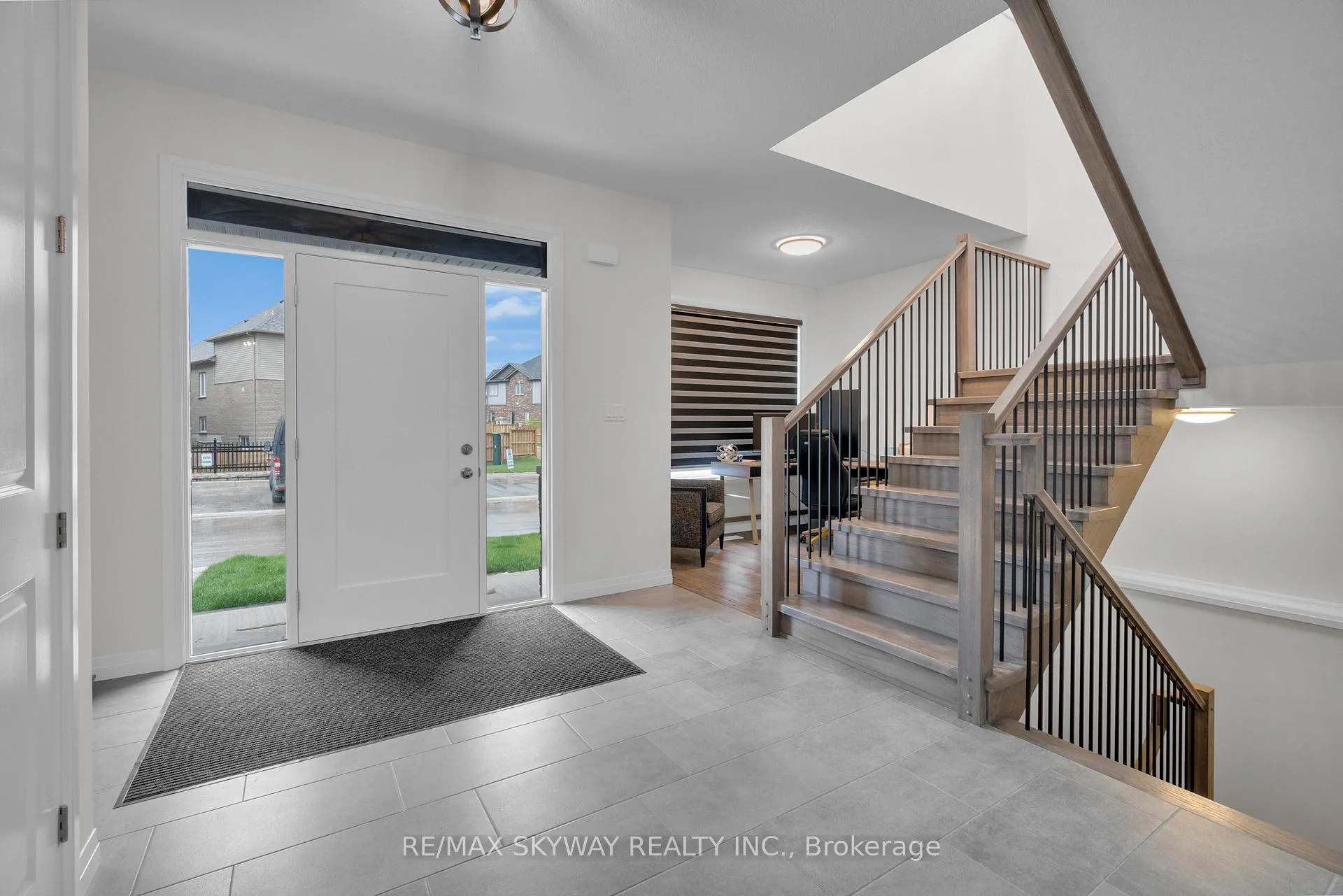 Photo 5 of Unit 18, 972 Stonecliffe Walk, Kitchener, Doon South — HOMEH