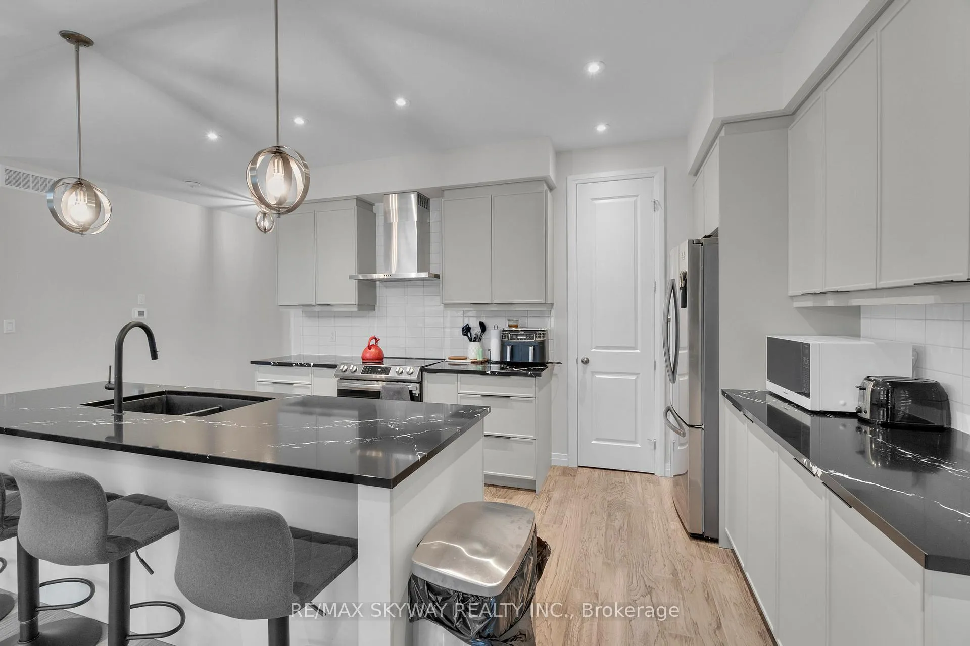 Photo 10 of Unit 18, 972 Stonecliffe Walk, Kitchener, Doon South — HOMEH