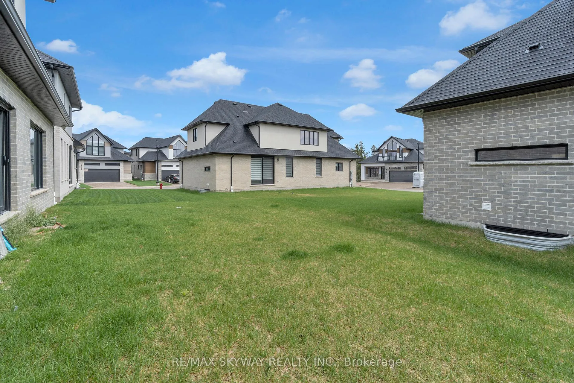 Photo 36 of Unit 18, 972 Stonecliffe Walk, Kitchener, Doon South — HOMEH