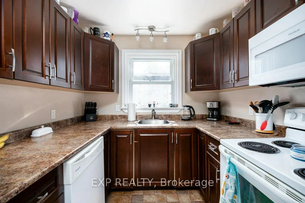 Photo 11 of 27 Valleyview Crescent, Belleville, Belleville Ward — HOMEH