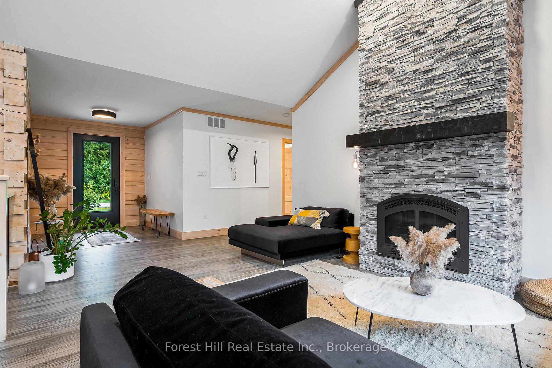 Photo 3 of 120 Confederation Drive, Chatsworth — HOMEH
