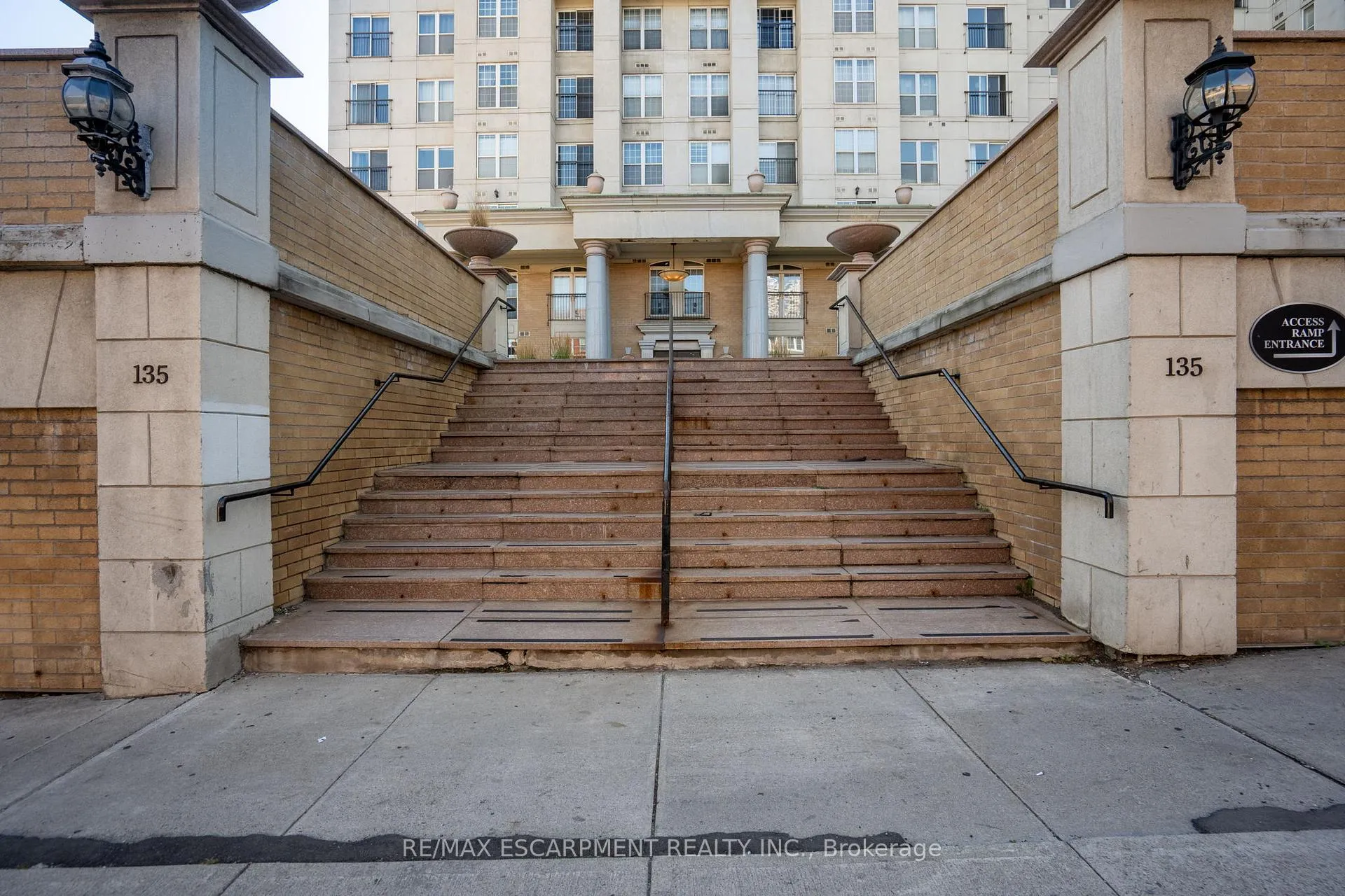 Photo 2 of Unit 612, 135 James Street S, Hamilton, Durand — HOMEH