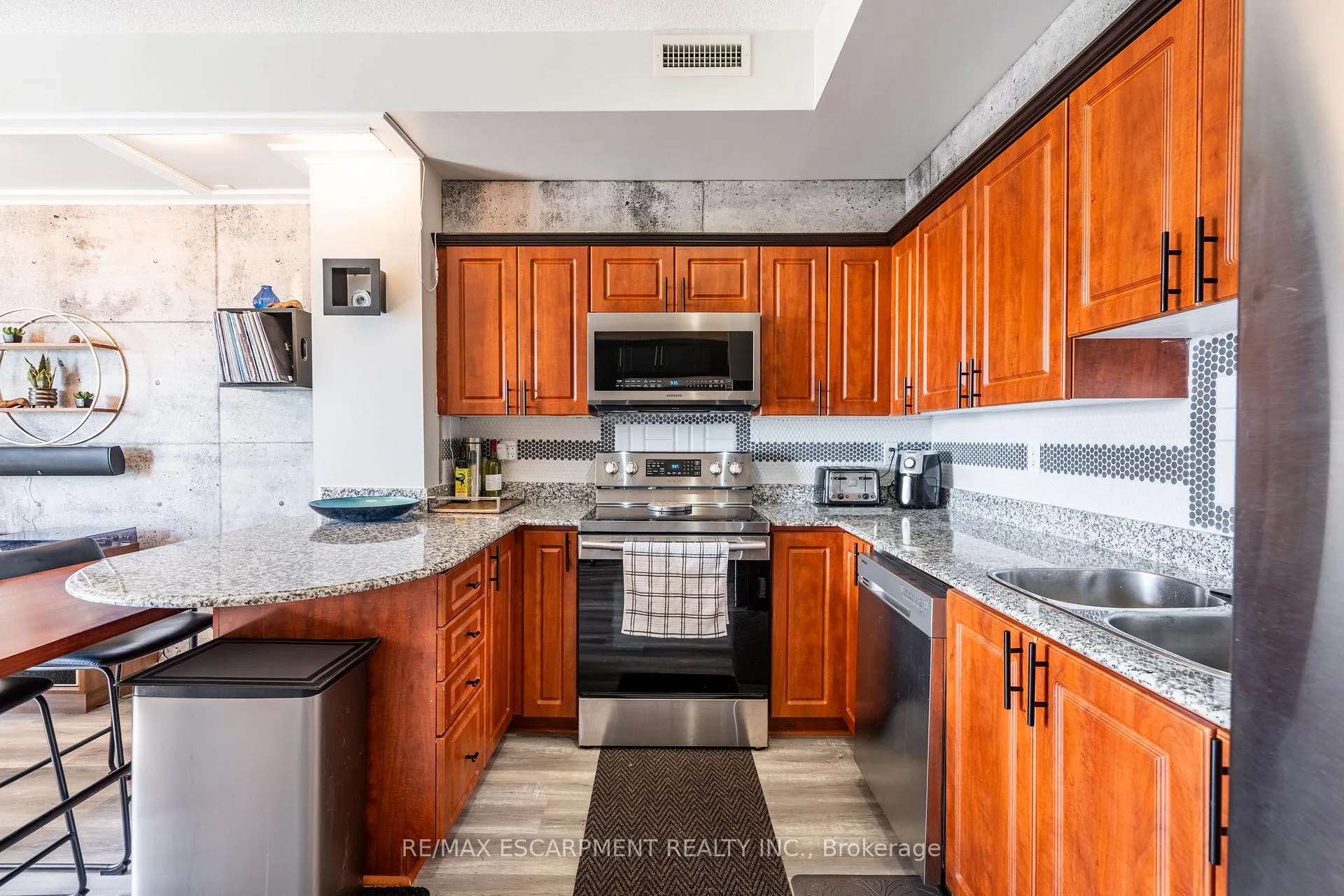 Photo 10 of Unit 612, 135 James Street S, Hamilton, Durand — HOMEH