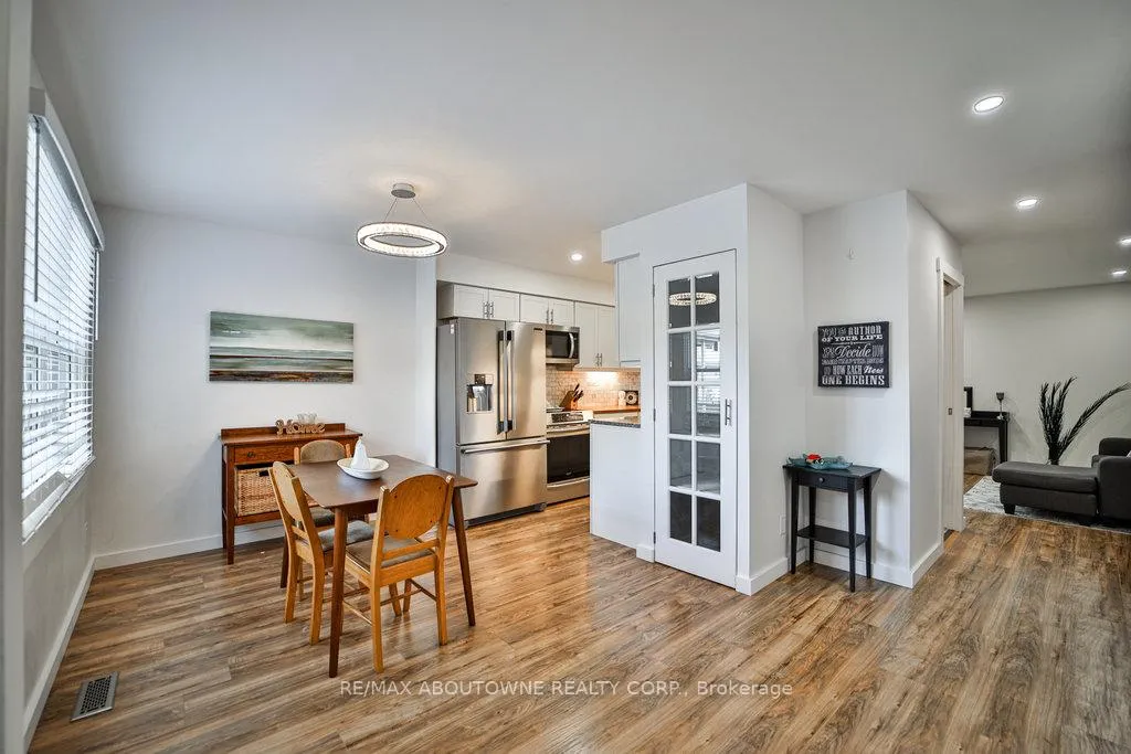 Photo 3 of Unit 4, 403 Keats Way, Waterloo — HOMEH