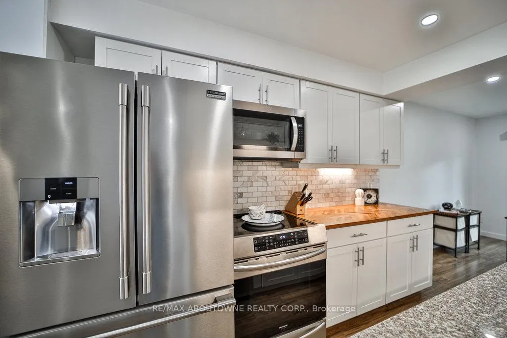 Photo 4 of Unit 4, 403 Keats Way, Waterloo — HOMEH