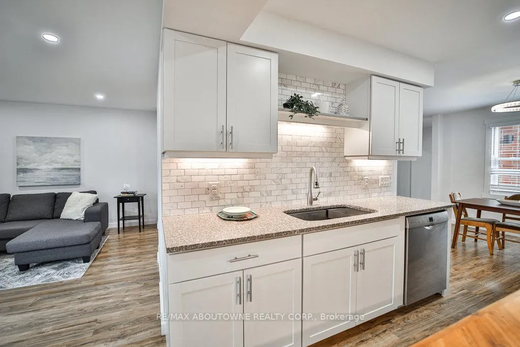 Photo 5 of Unit 4, 403 Keats Way, Waterloo — HOMEH