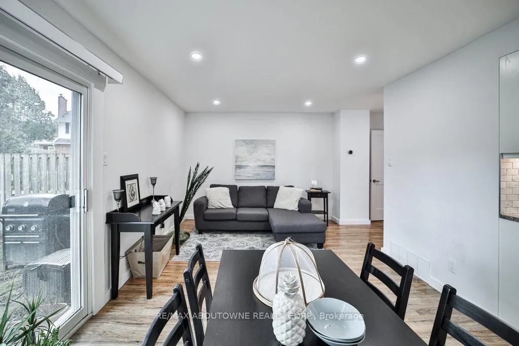 Photo 7 of Unit 4, 403 Keats Way, Waterloo — HOMEH