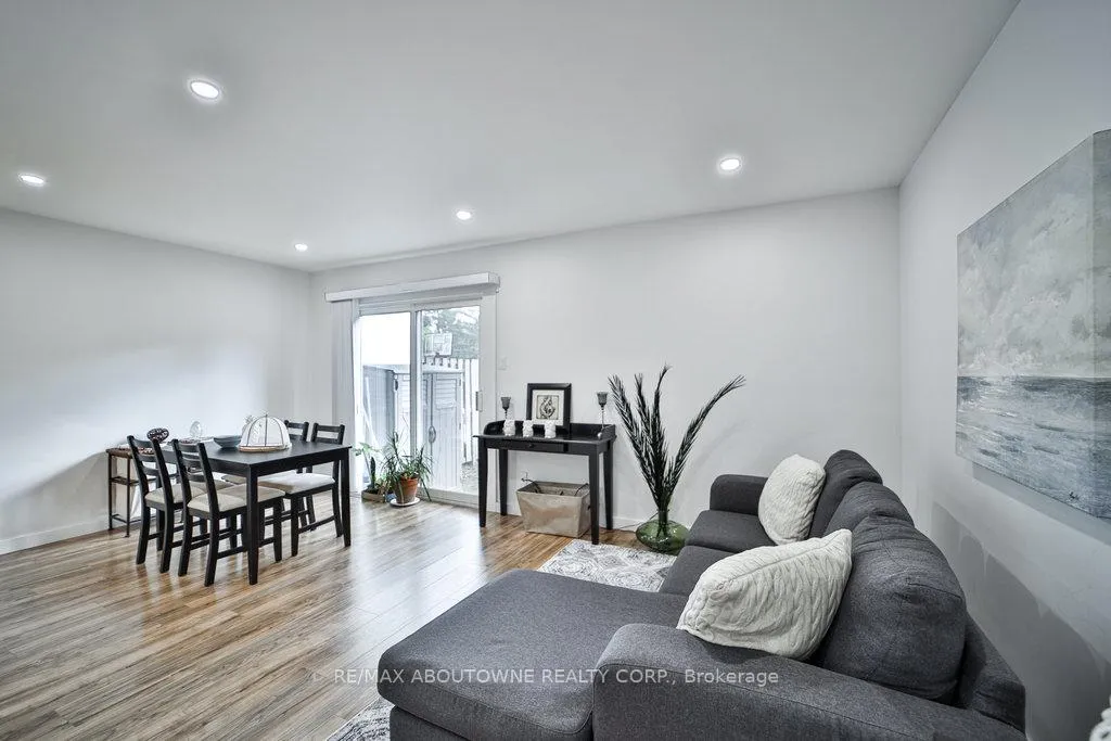 Photo 10 of Unit 4, 403 Keats Way, Waterloo — HOMEH
