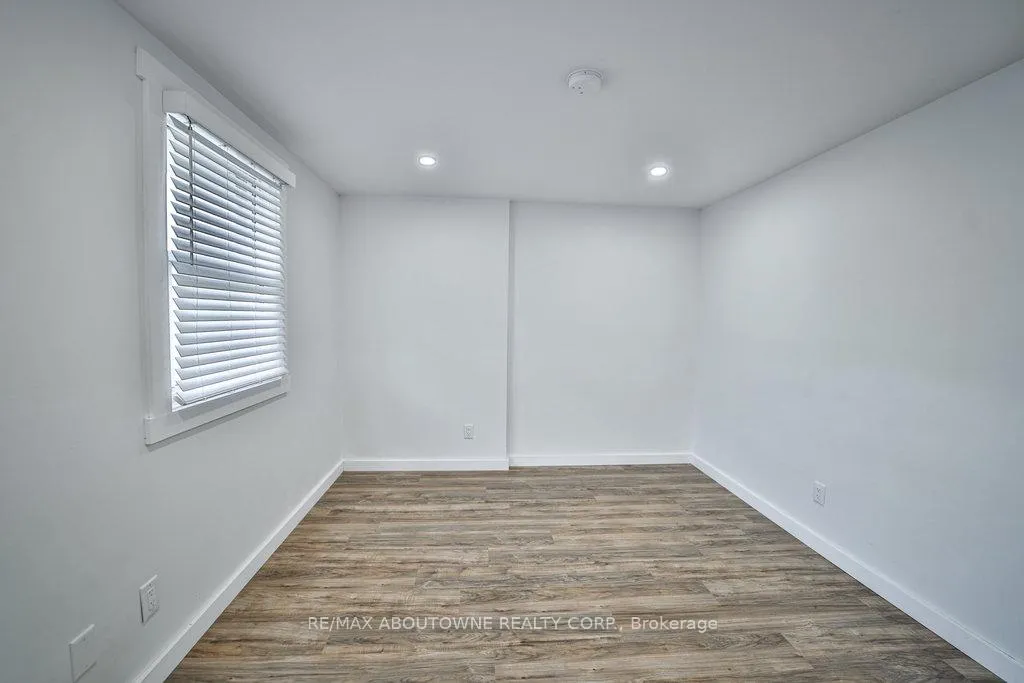 Photo 12 of Unit 4, 403 Keats Way, Waterloo — HOMEH