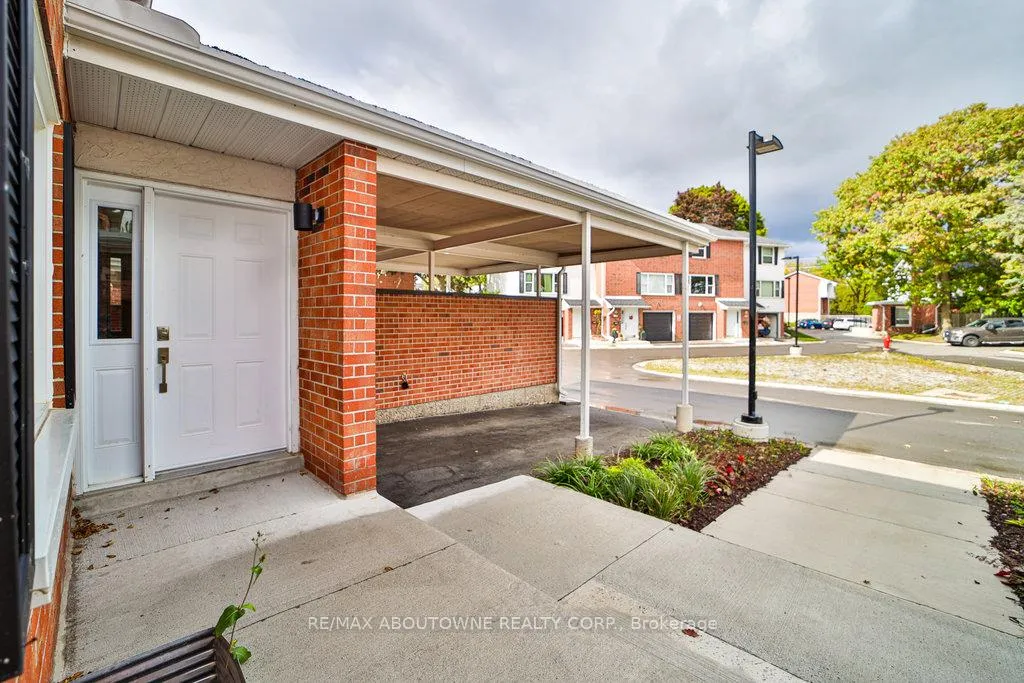 Photo 30 of Unit 4, 403 Keats Way, Waterloo — HOMEH