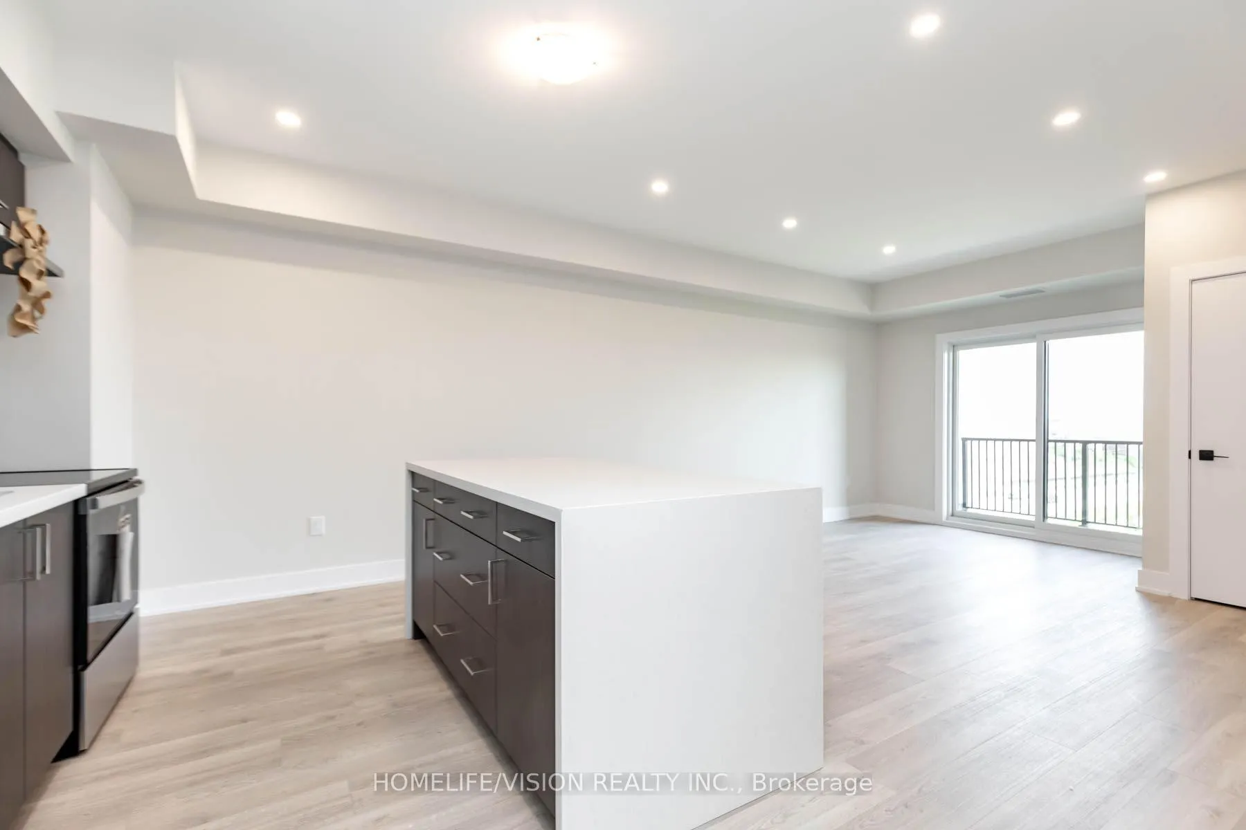 Photo 3 of Unit 312, 1 Chef Lane, Barrie, Rural Barrie Southeast — HOMEH