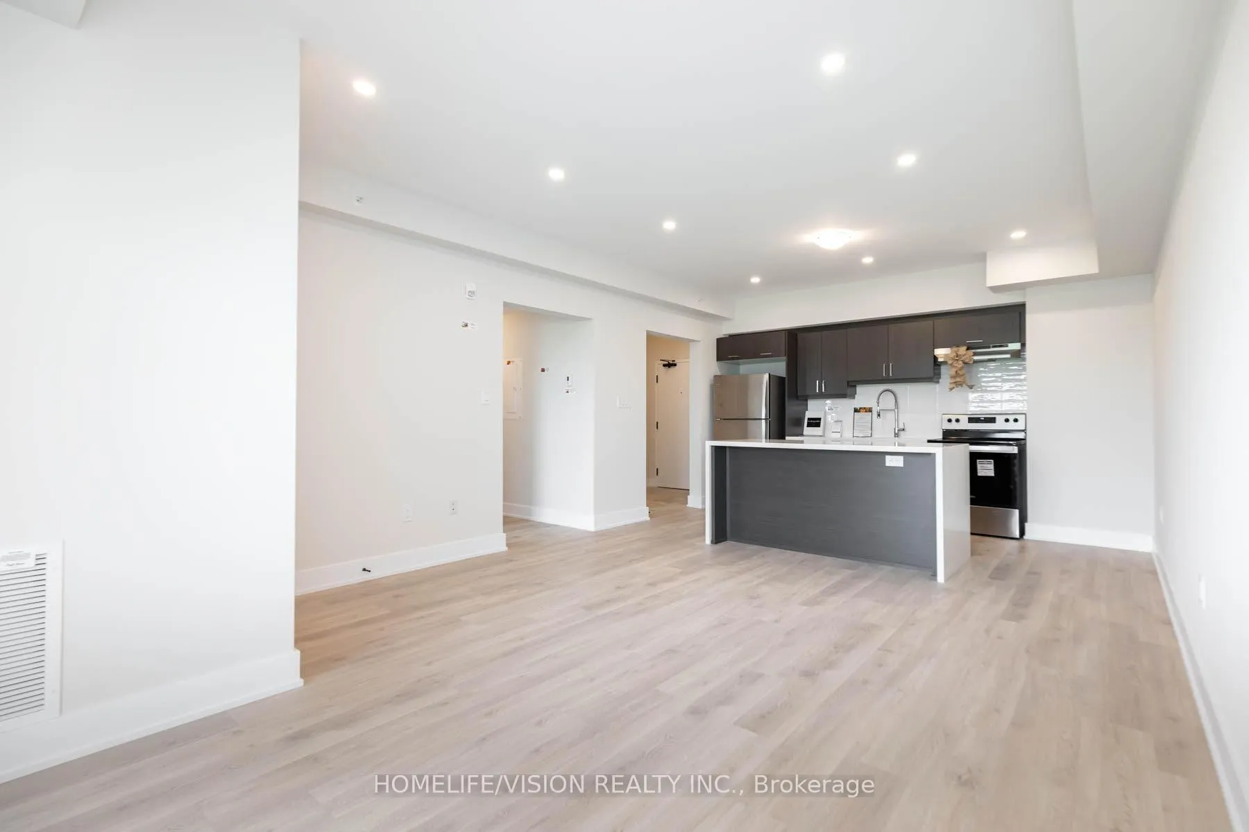 Photo 4 of Unit 312, 1 Chef Lane, Barrie, Rural Barrie Southeast — HOMEH