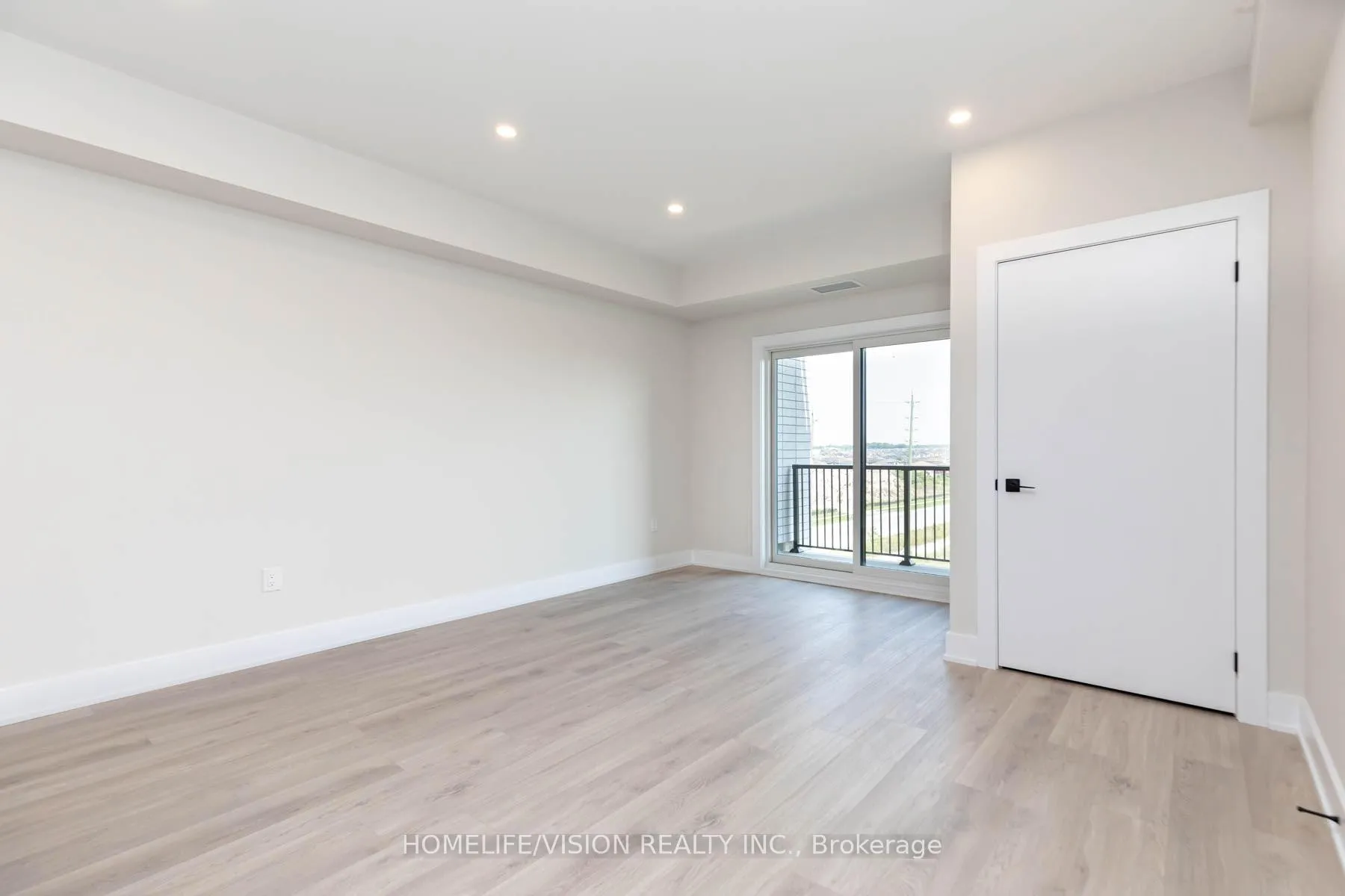 Photo 5 of Unit 312, 1 Chef Lane, Barrie, Rural Barrie Southeast — HOMEH