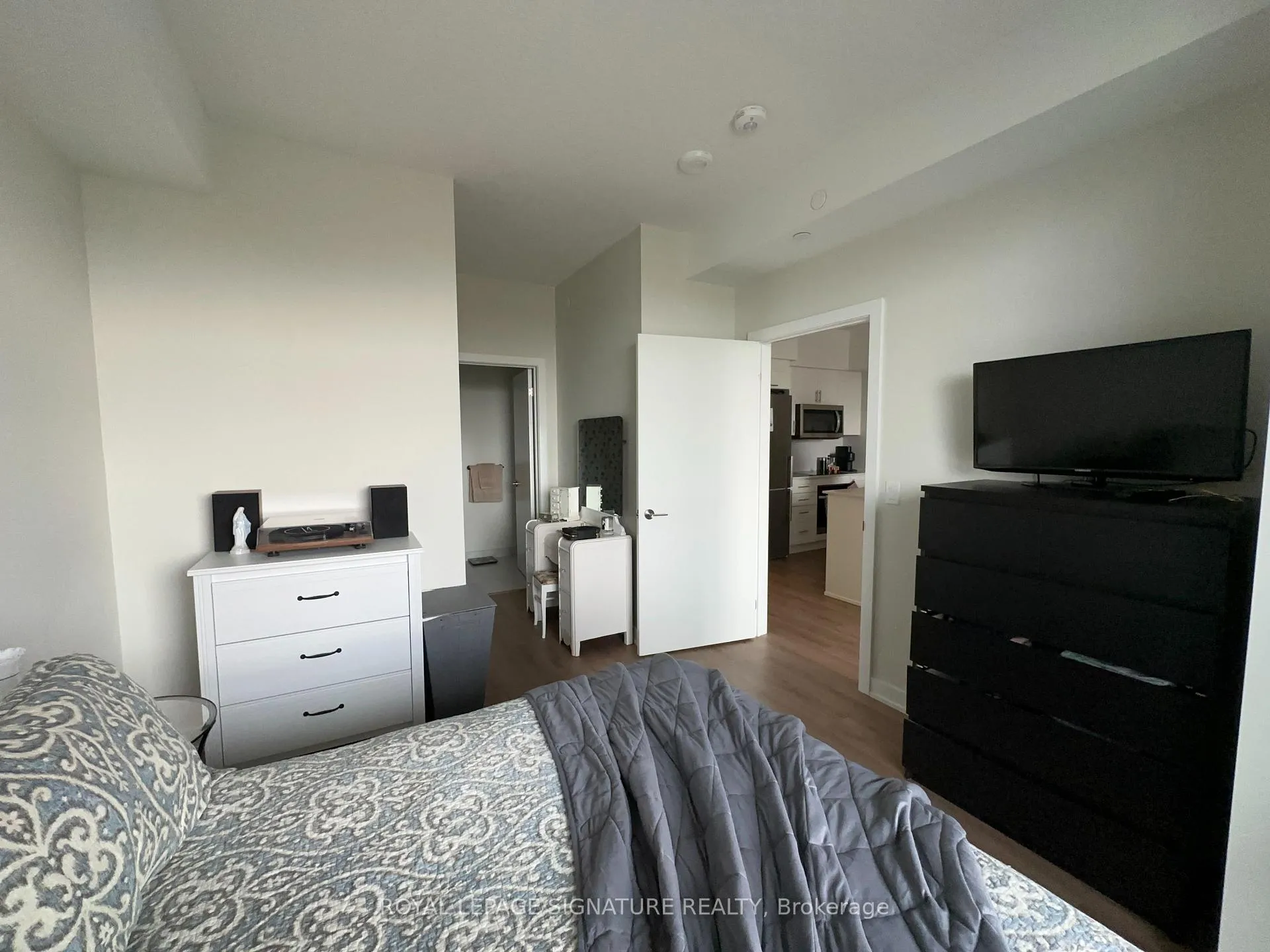 Photo 8 of Unit 316, 600 N Service Road, Hamilton, Stoney Creek — HOMEH