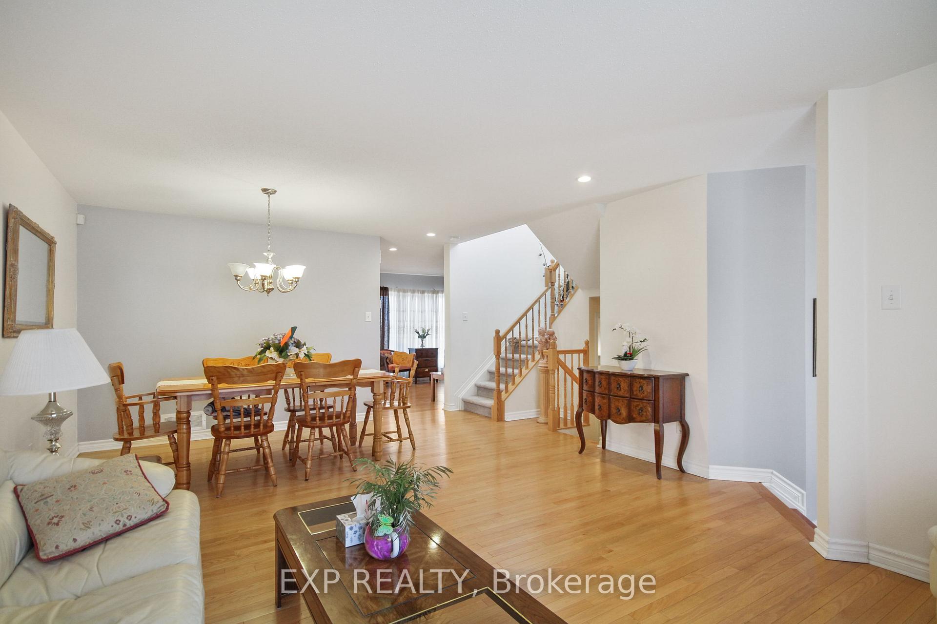 Photo 5 of 618 Beatrice Drive, Ottawa, Barrhaven - Strandherd — HOMEH