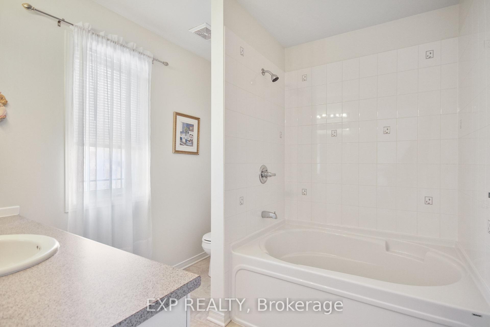 Photo 12 of 618 Beatrice Drive, Ottawa, Barrhaven - Strandherd — HOMEH