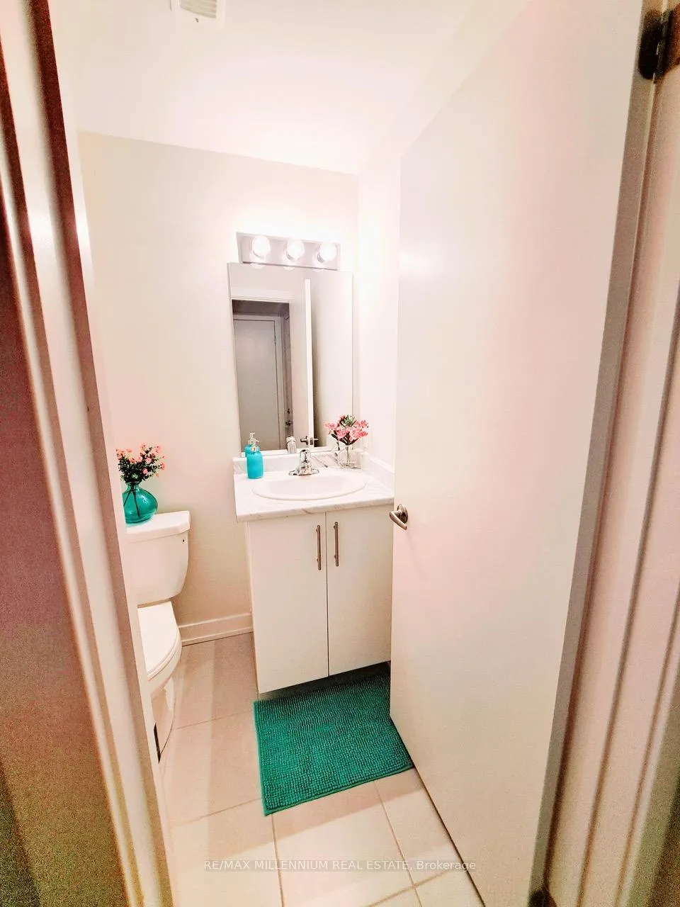 Photo 5 of Unit 83, 590 North Service Road, Hamilton, Stoney Creek — HOMEH