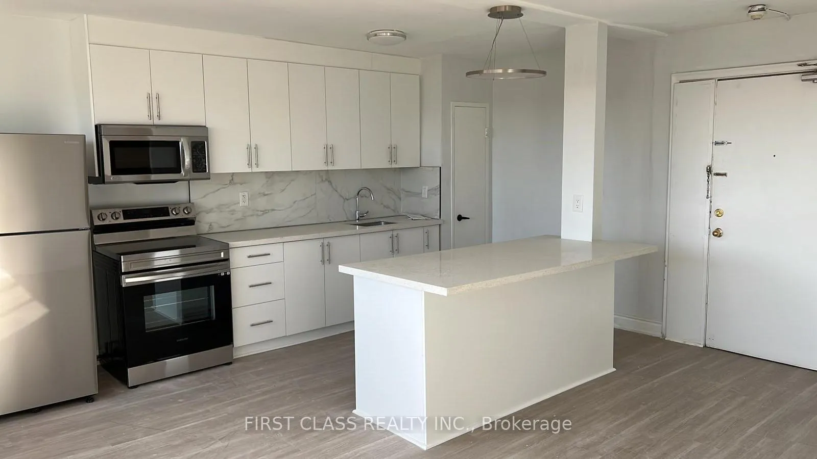 Photo 3 of Unit 110, 896 Eglinton Avenue E, Toronto, Leaside — HOMEH