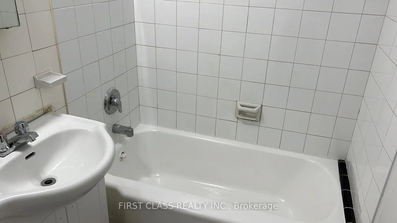 Photo 6 of Unit 110, 896 Eglinton Avenue E, Toronto, Leaside — HOMEH