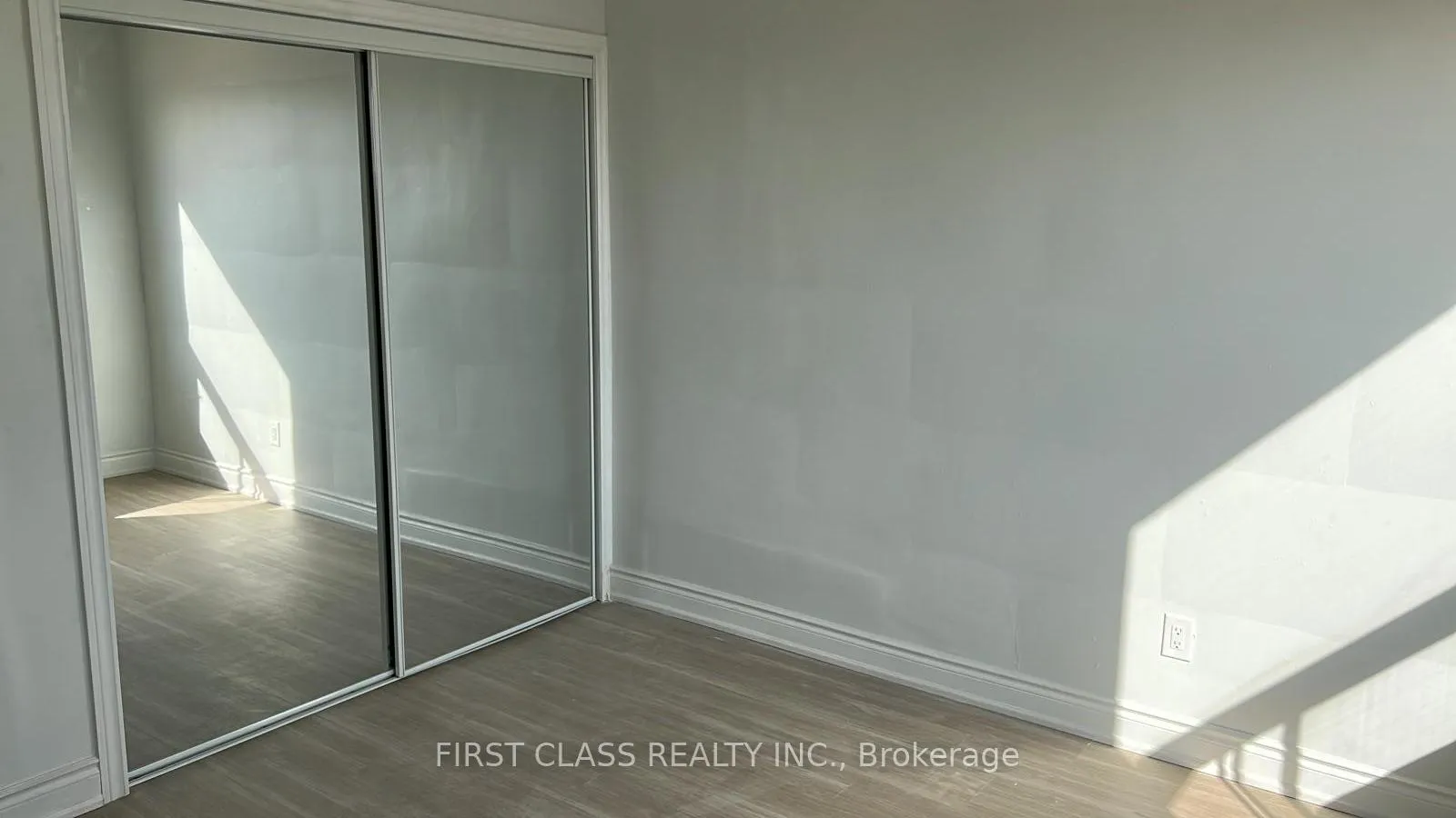 Photo 7 of Unit 110, 896 Eglinton Avenue E, Toronto, Leaside — HOMEH