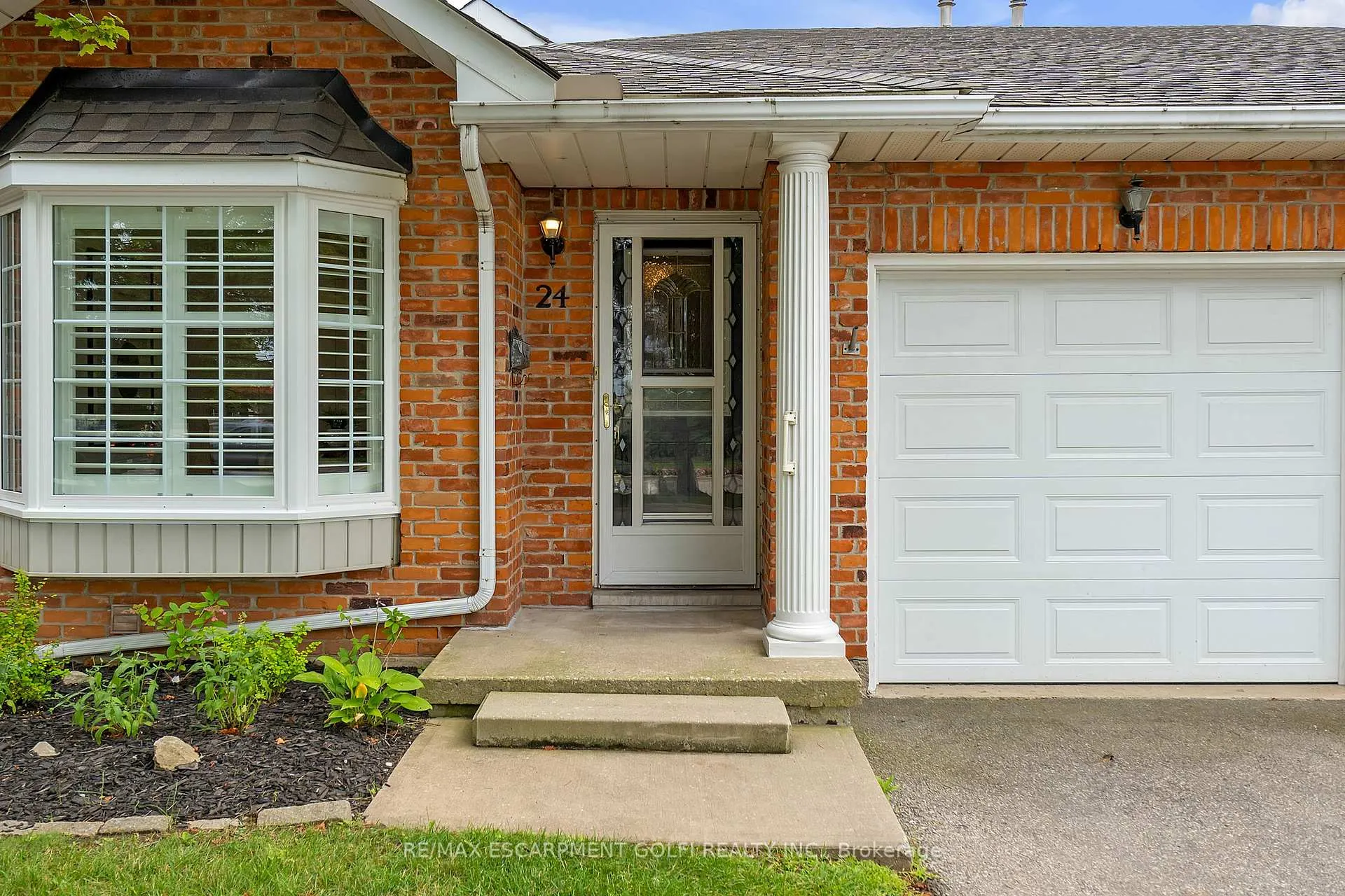 Photo 4 of Unit 24, 20 Meadowlands Boulevard, Hamilton, Meadowlands — HOMEH