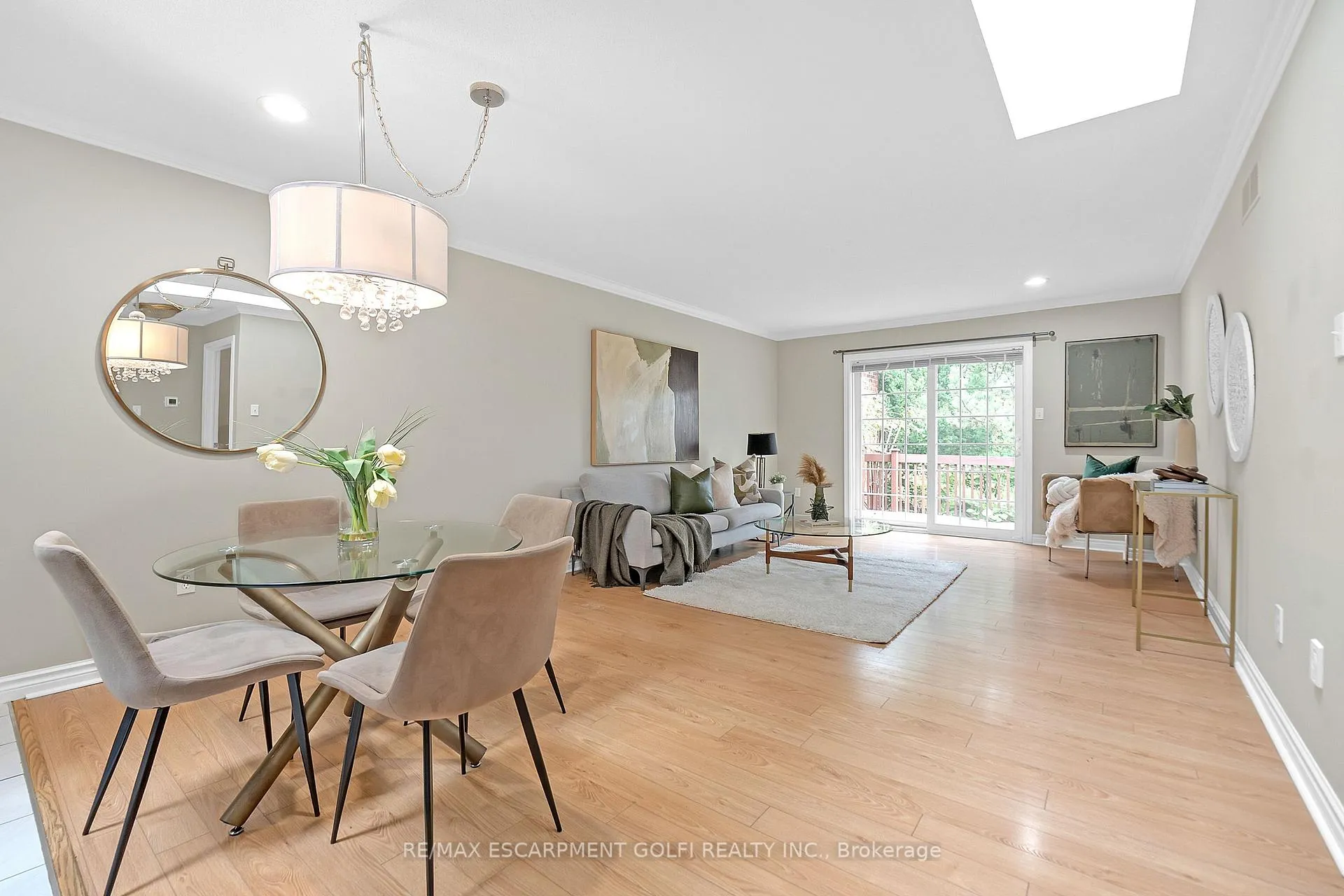 Photo 8 of Unit 24, 20 Meadowlands Boulevard, Hamilton, Meadowlands — HOMEH