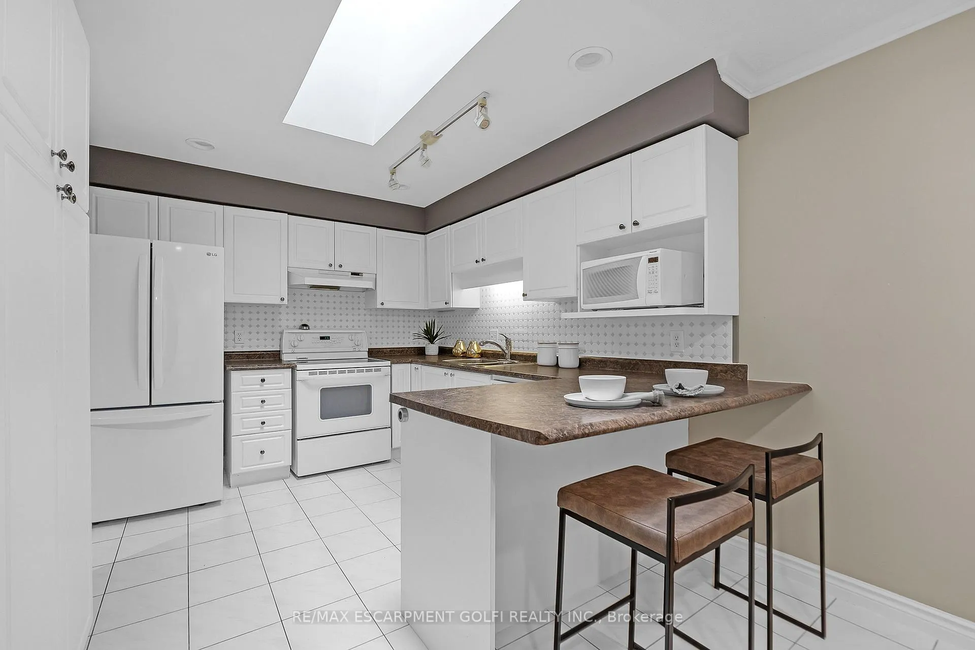 Photo 12 of Unit 24, 20 Meadowlands Boulevard, Hamilton, Meadowlands — HOMEH