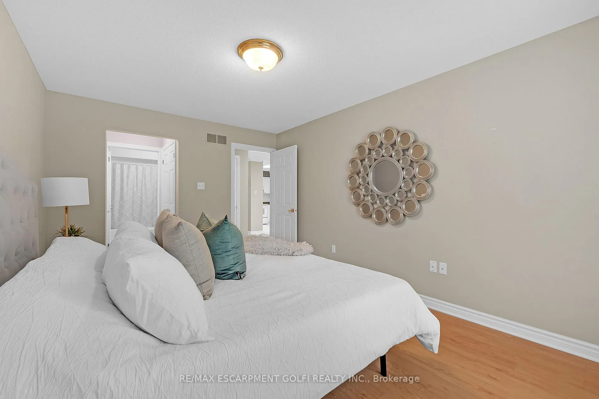 Photo 17 of Unit 24, 20 Meadowlands Boulevard, Hamilton, Meadowlands — HOMEH