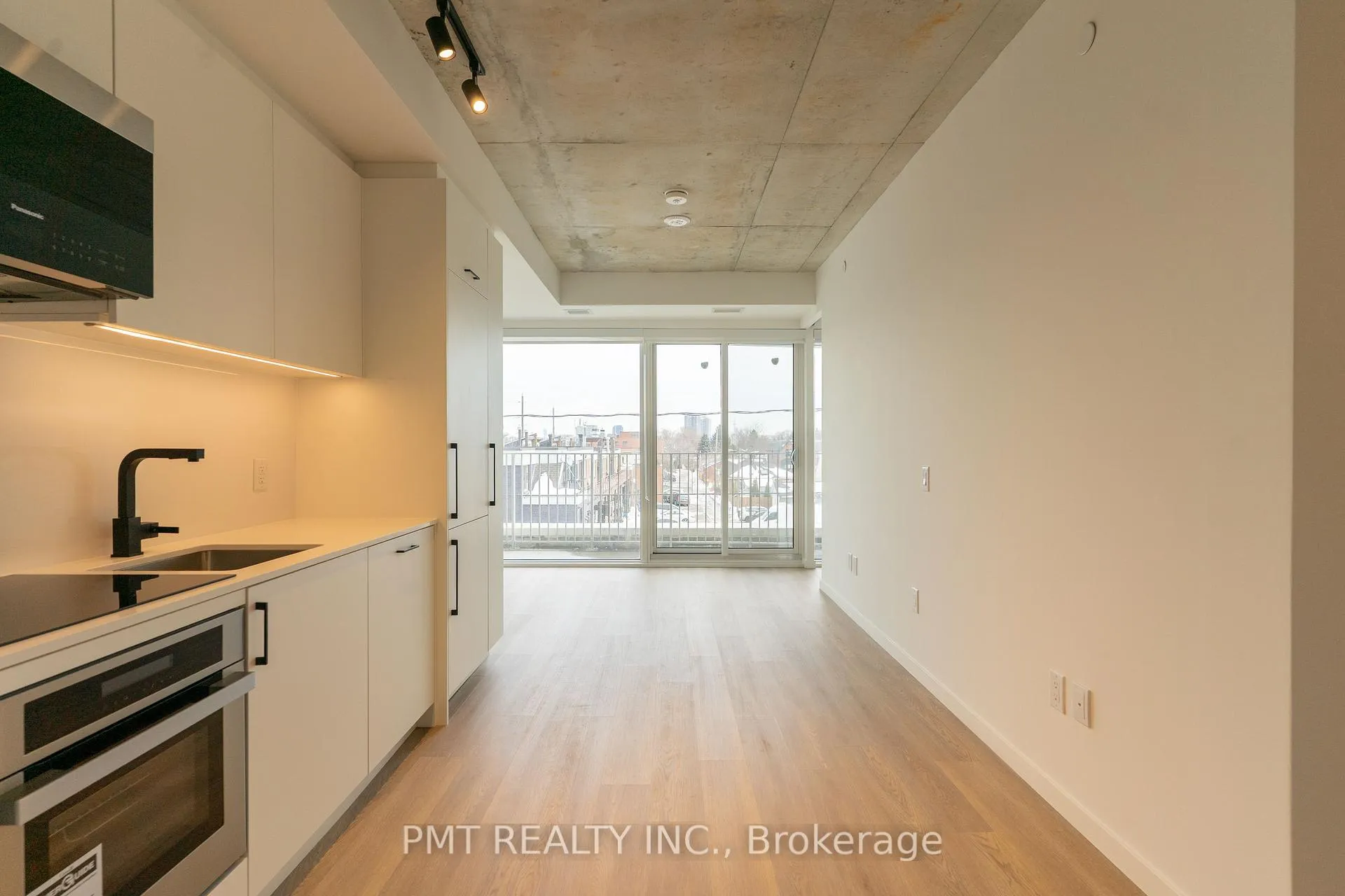Photo 3 of Unit 225, 689 The Queensway, Etobicoke, Stonegate-Queensway — HOMEH