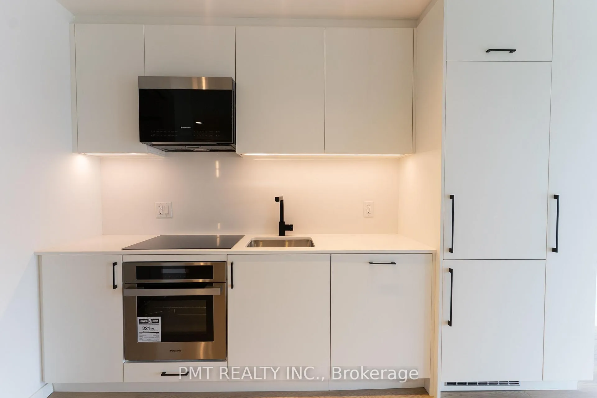 Photo 4 of Unit 225, 689 The Queensway, Etobicoke, Stonegate-Queensway — HOMEH